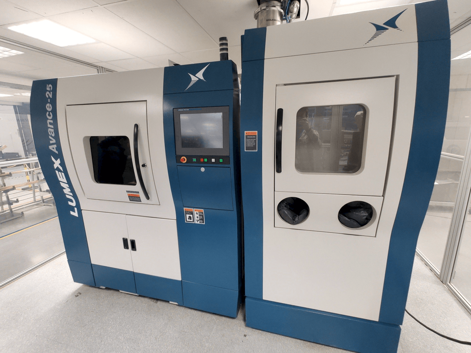 Koneen Matsuura Lumex Avance-25 etunäkymä