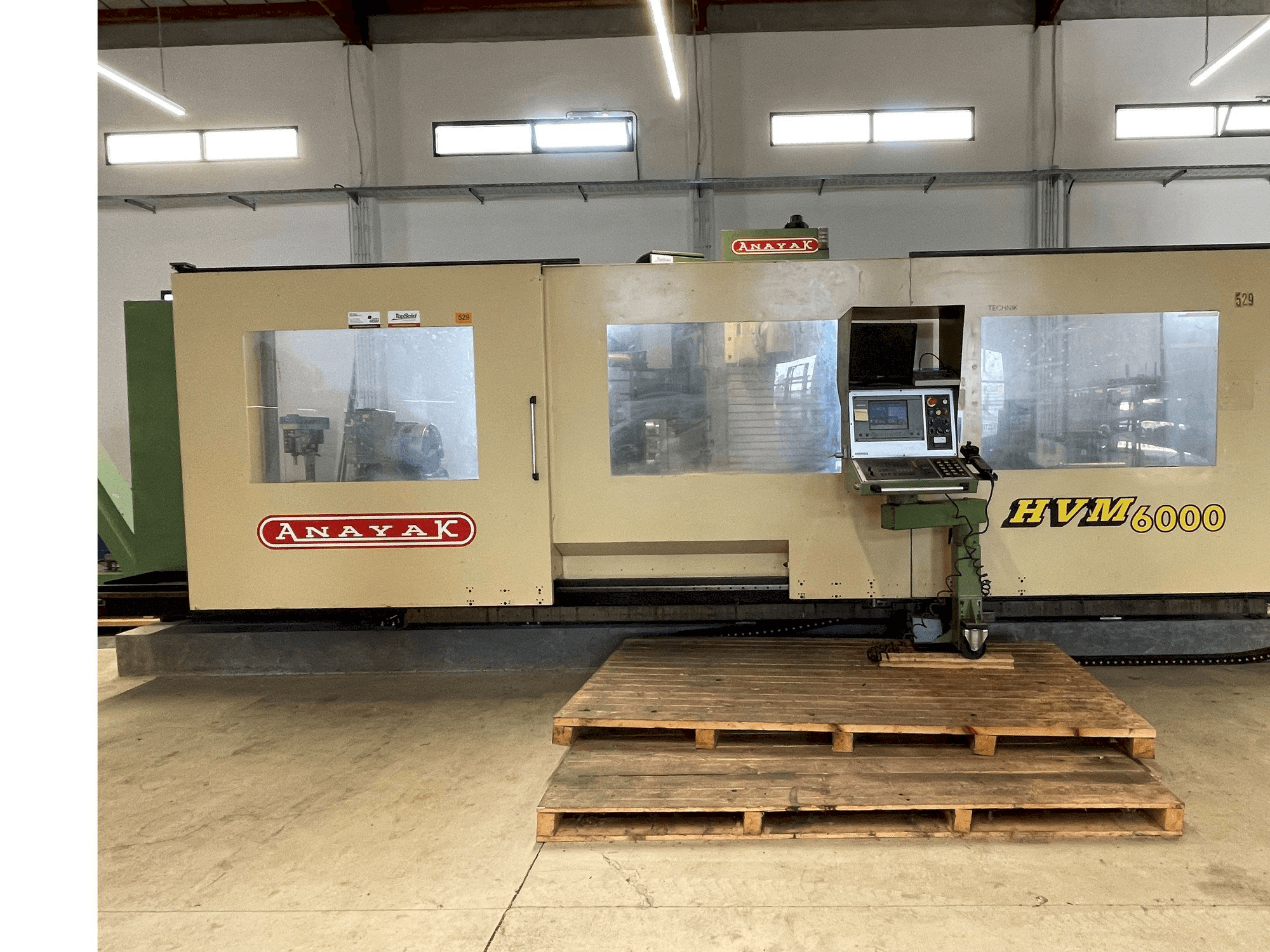 Koneen ANAYAK HVM-6000 etunäkymä