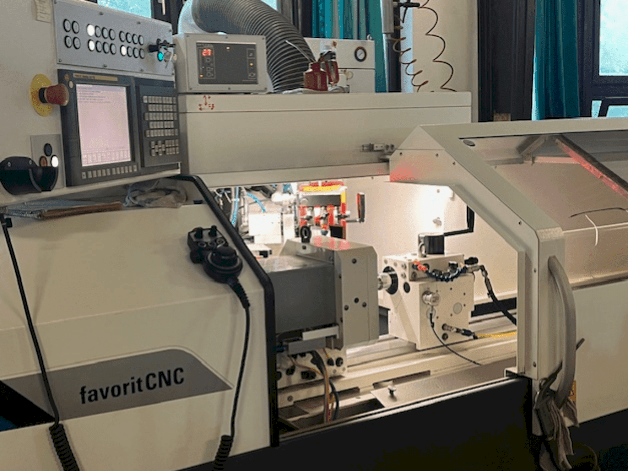 Koneen STUDER favorit CNC etunäkymä