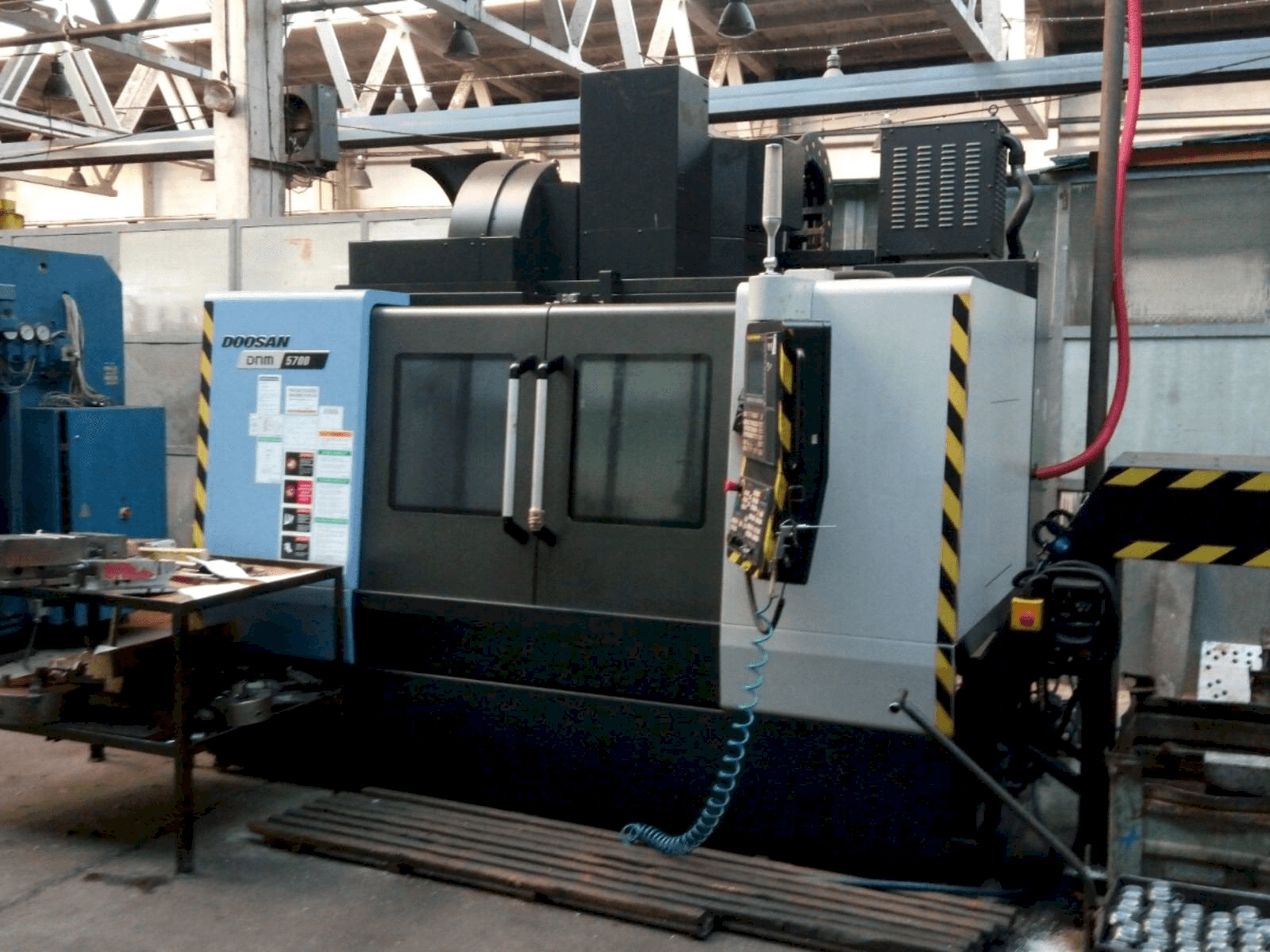 Koneen Doosan DNM 5700 etunäkymä
