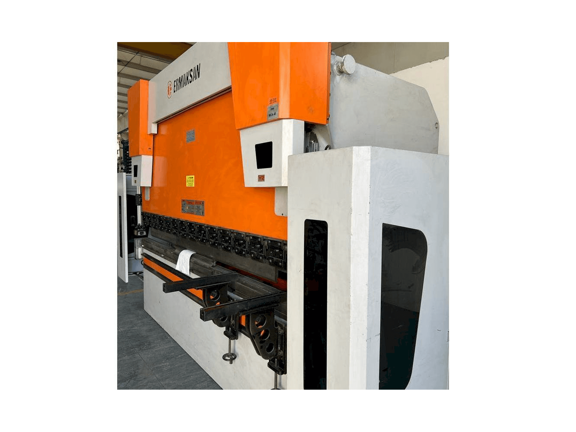 Koneen ERMAKSAN Speed Bend Pro 3100x175 etunäkymä