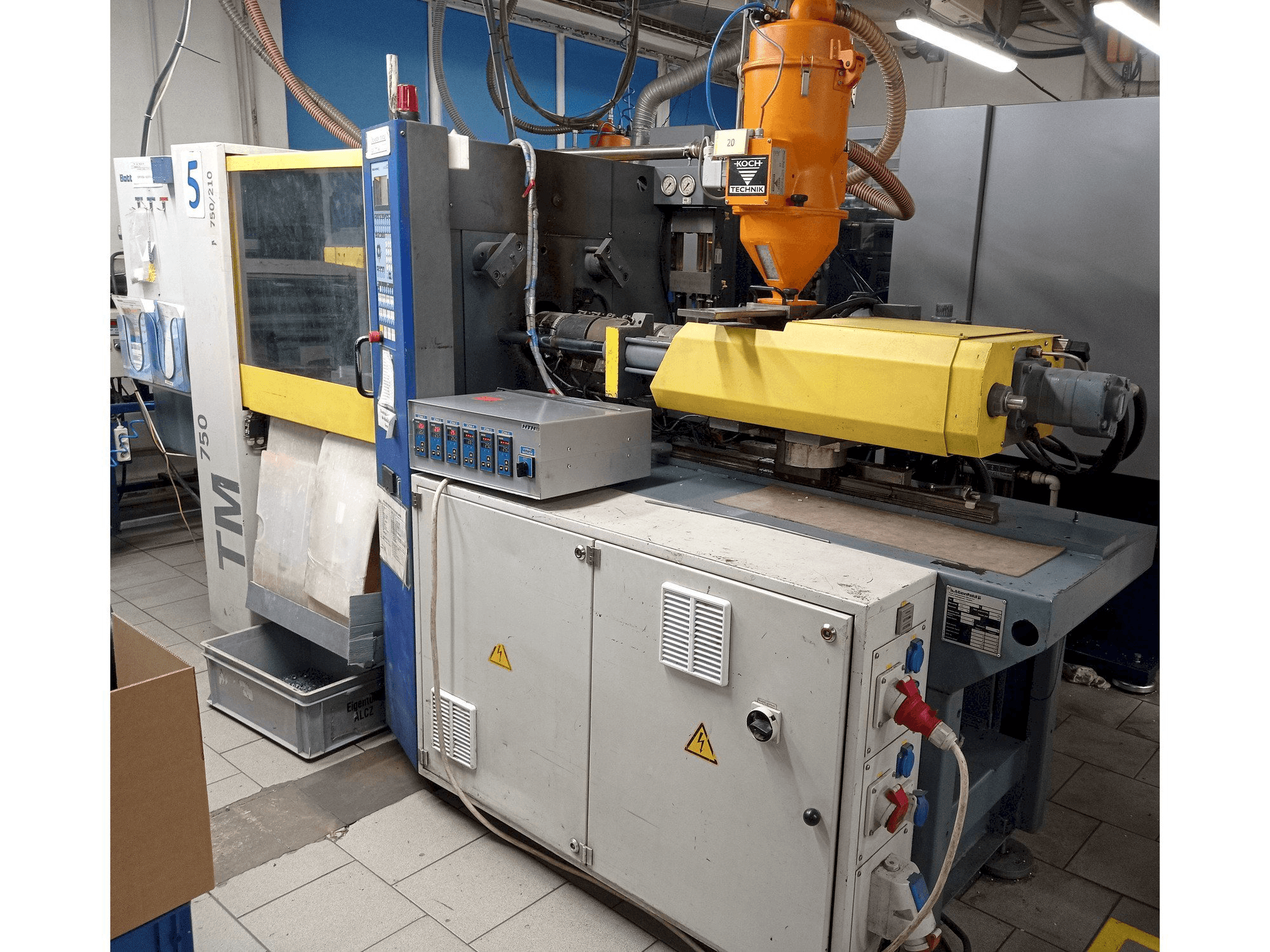 Koneen Battenfeld TM 750/210 etunäkymä