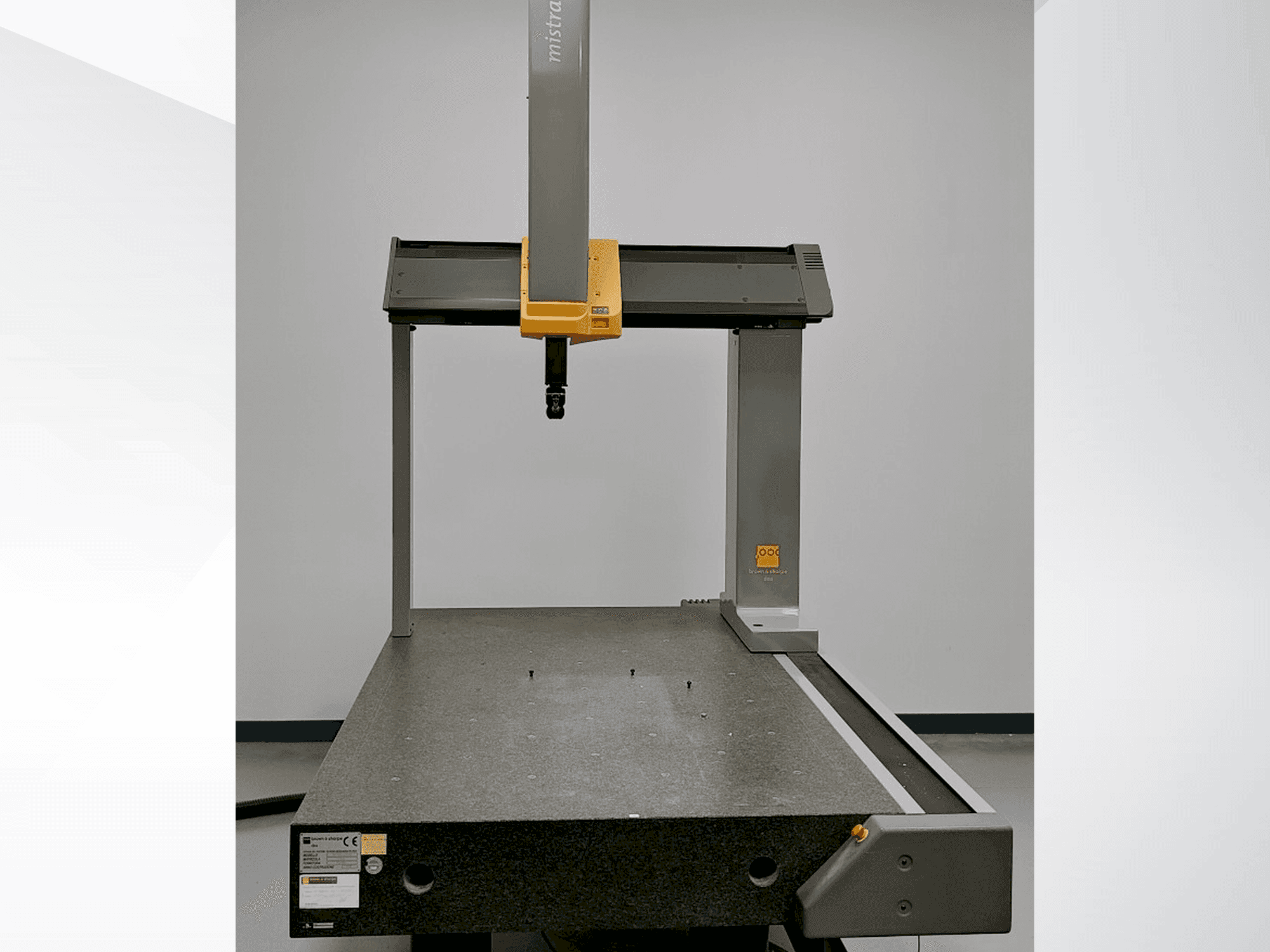 Koneen BROWN & SHARPE Mistral etunäkymä