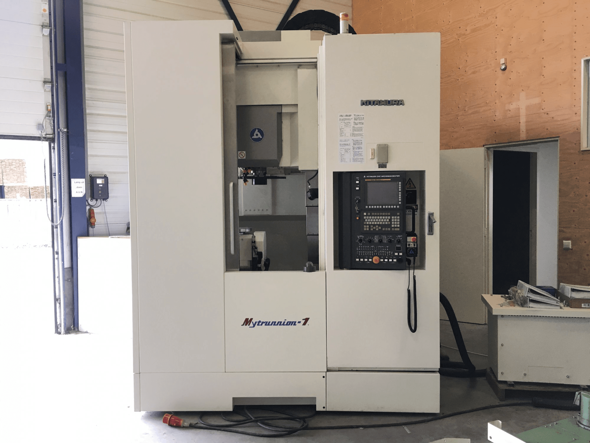 Koneen Kitamura etunäkymä Mytrunnion-1