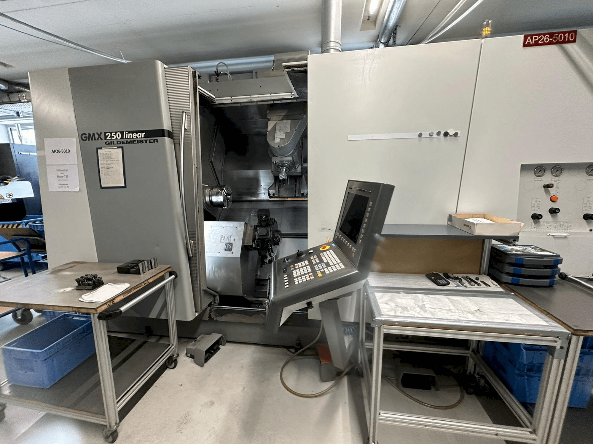Koneen DMG GMX 250 linear etunäkymä