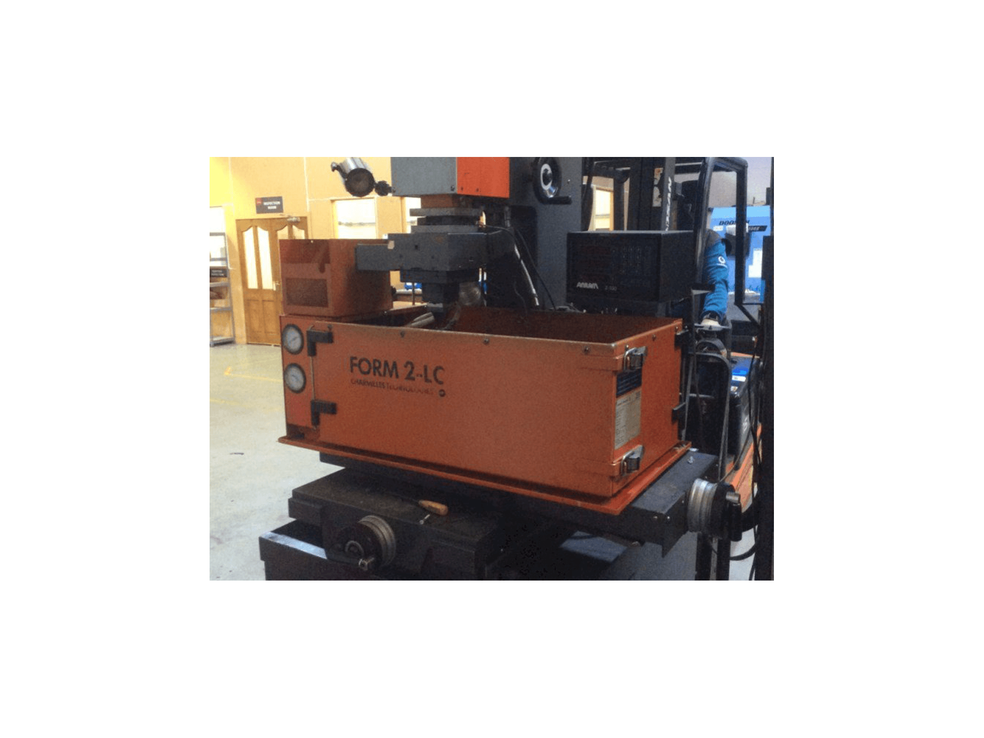 Koneen CHARMILLES Form 2-LC etunäkymä