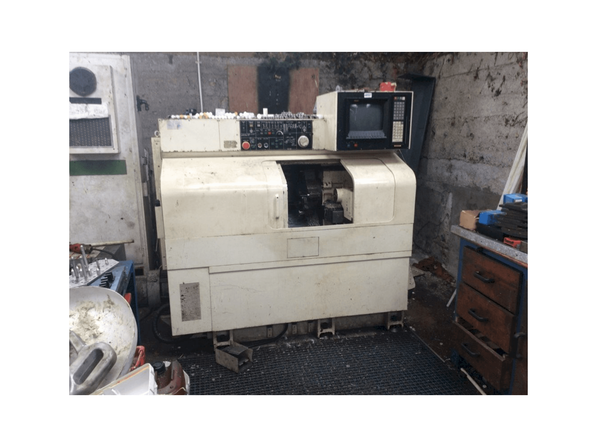 Koneen NAKAMURA-TOME TMC-15 etunäkymä