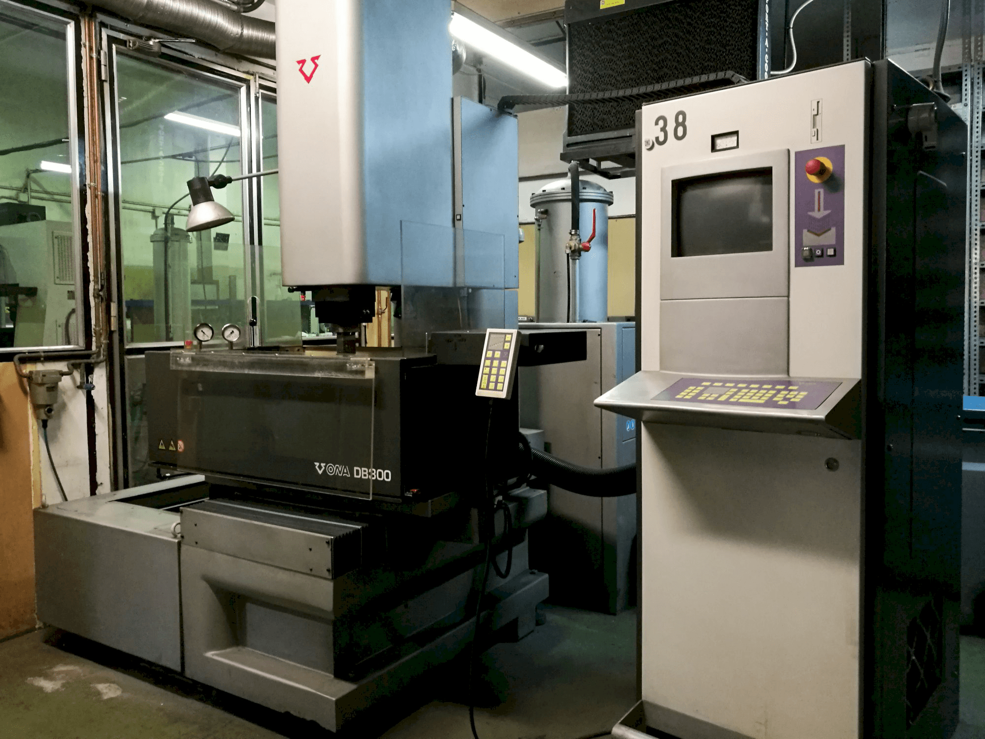 Koneen ONA oikea näkymä DB300