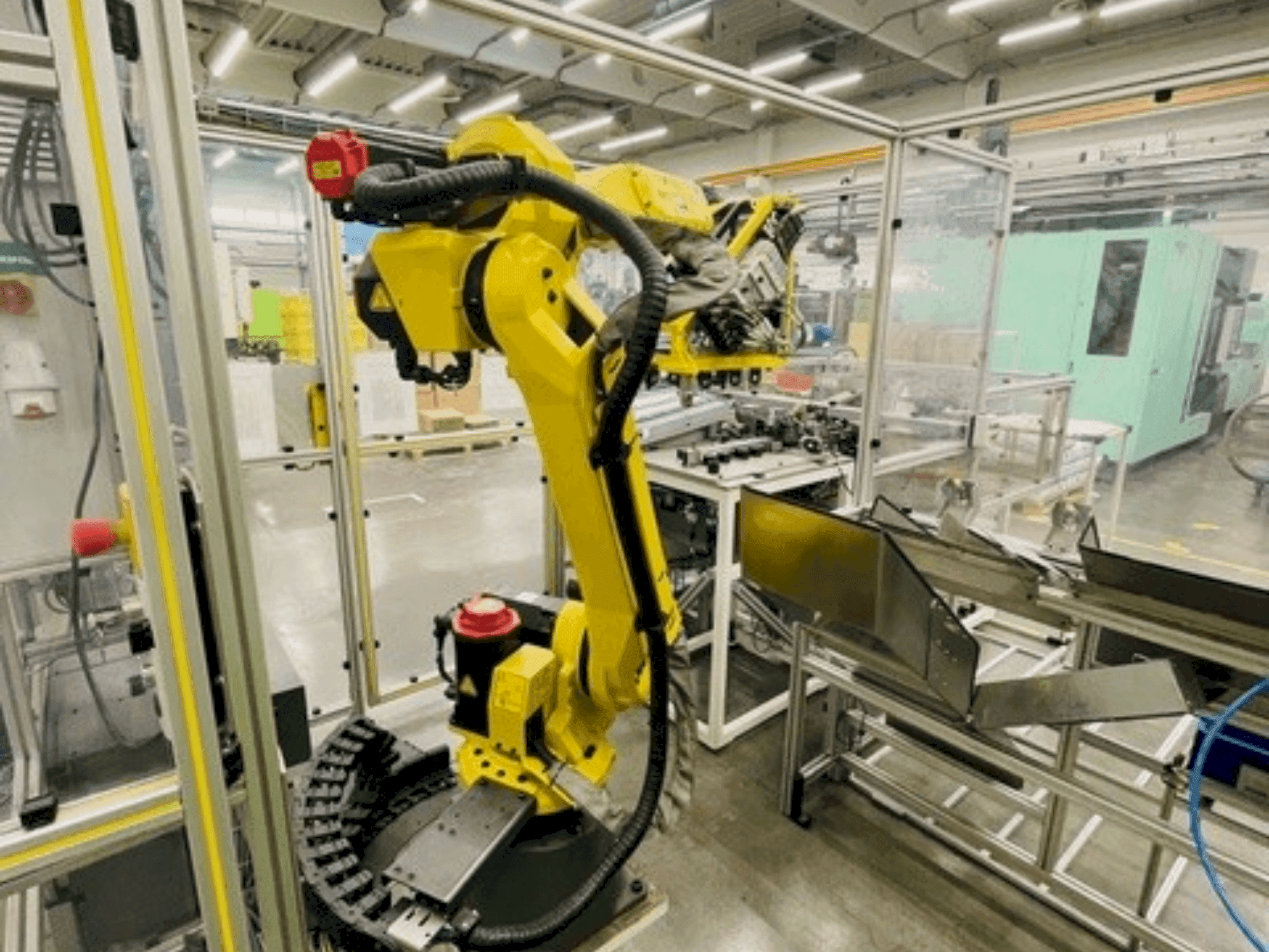 Koneen FANUC M-20ia 35M etunäkymä