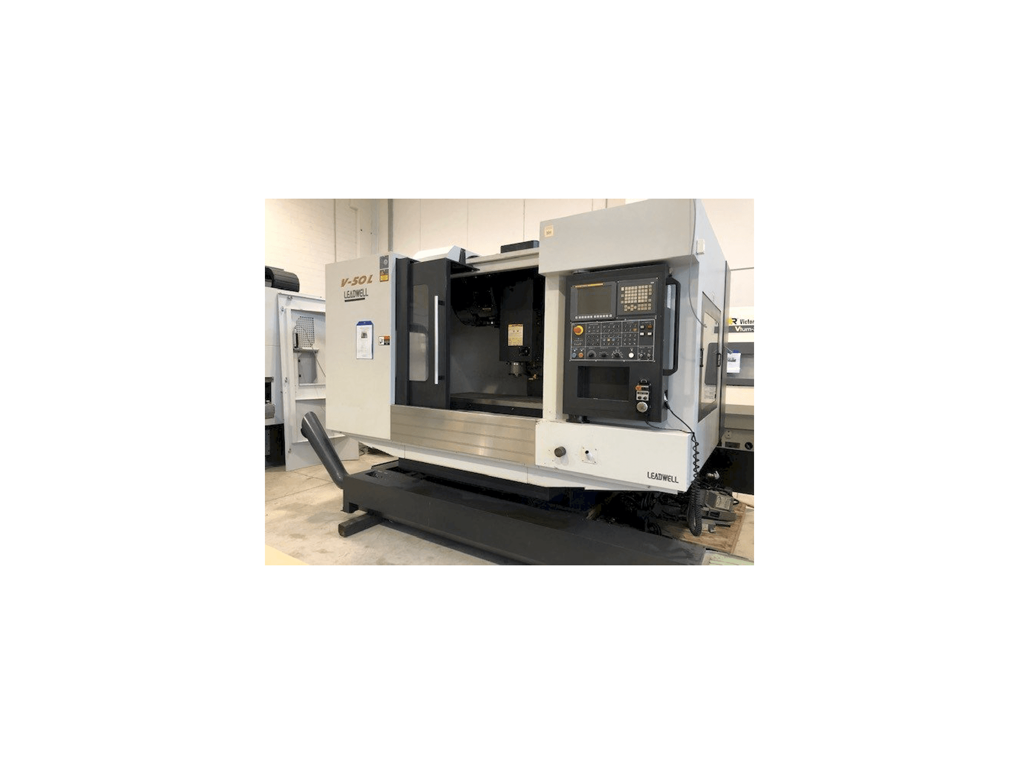Koneen Leadwell V50L etunäkymä