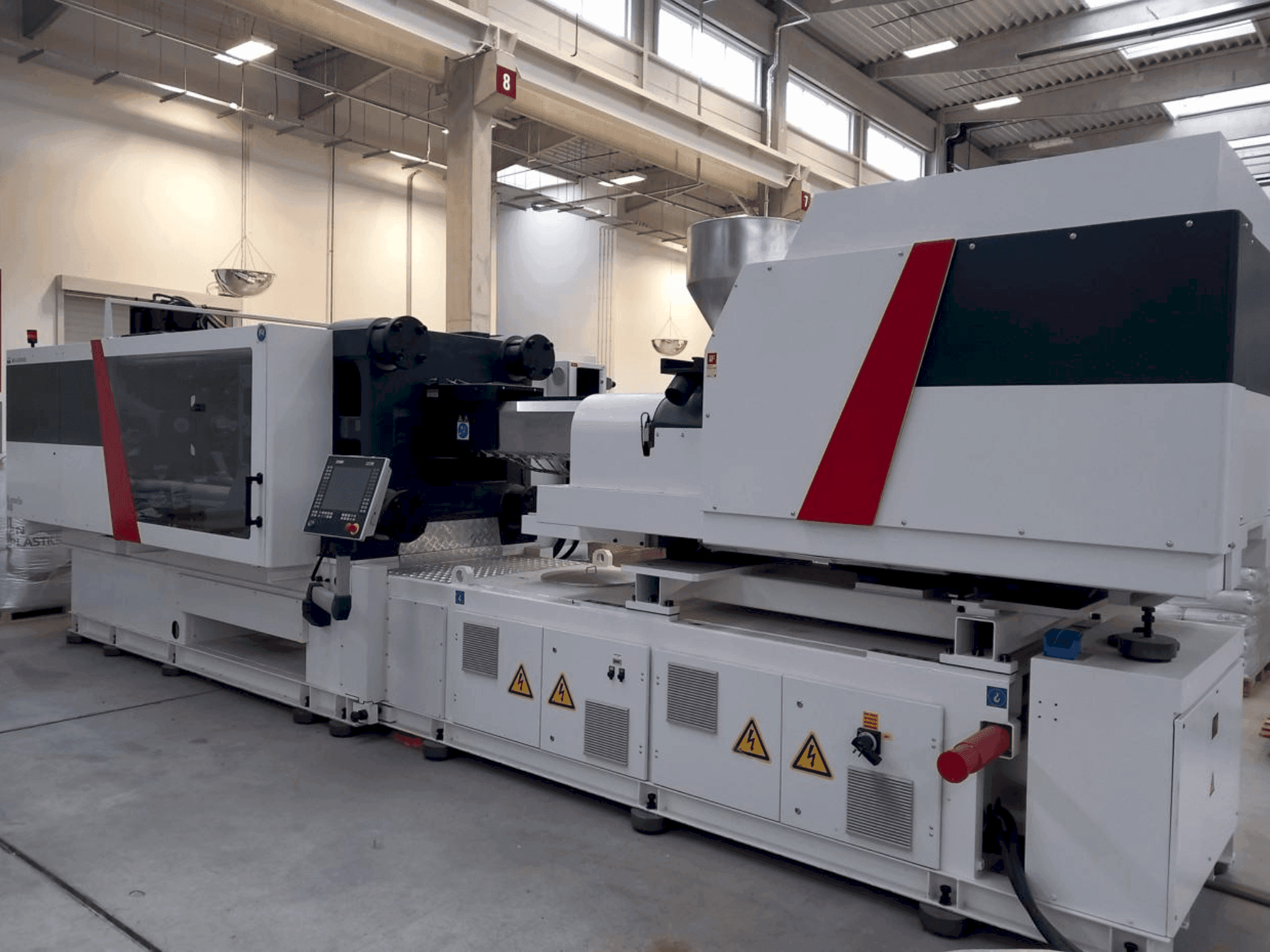 Koneen Milacron Elektron Evo 450 etunäkymä