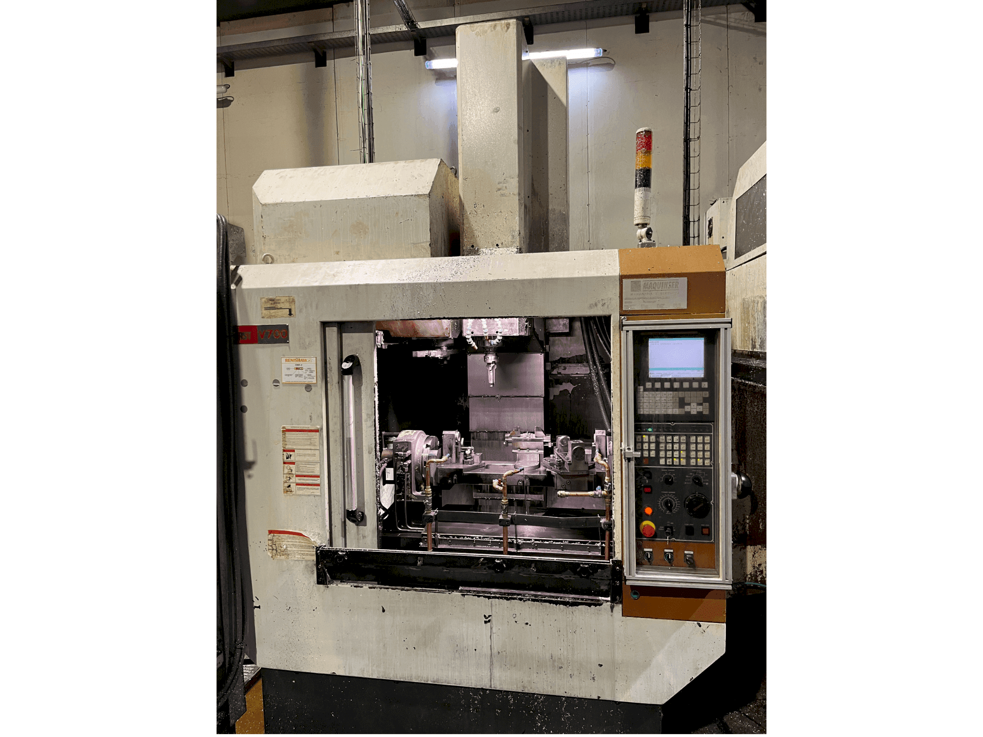 Koneen FIRST V700 etunäkymä