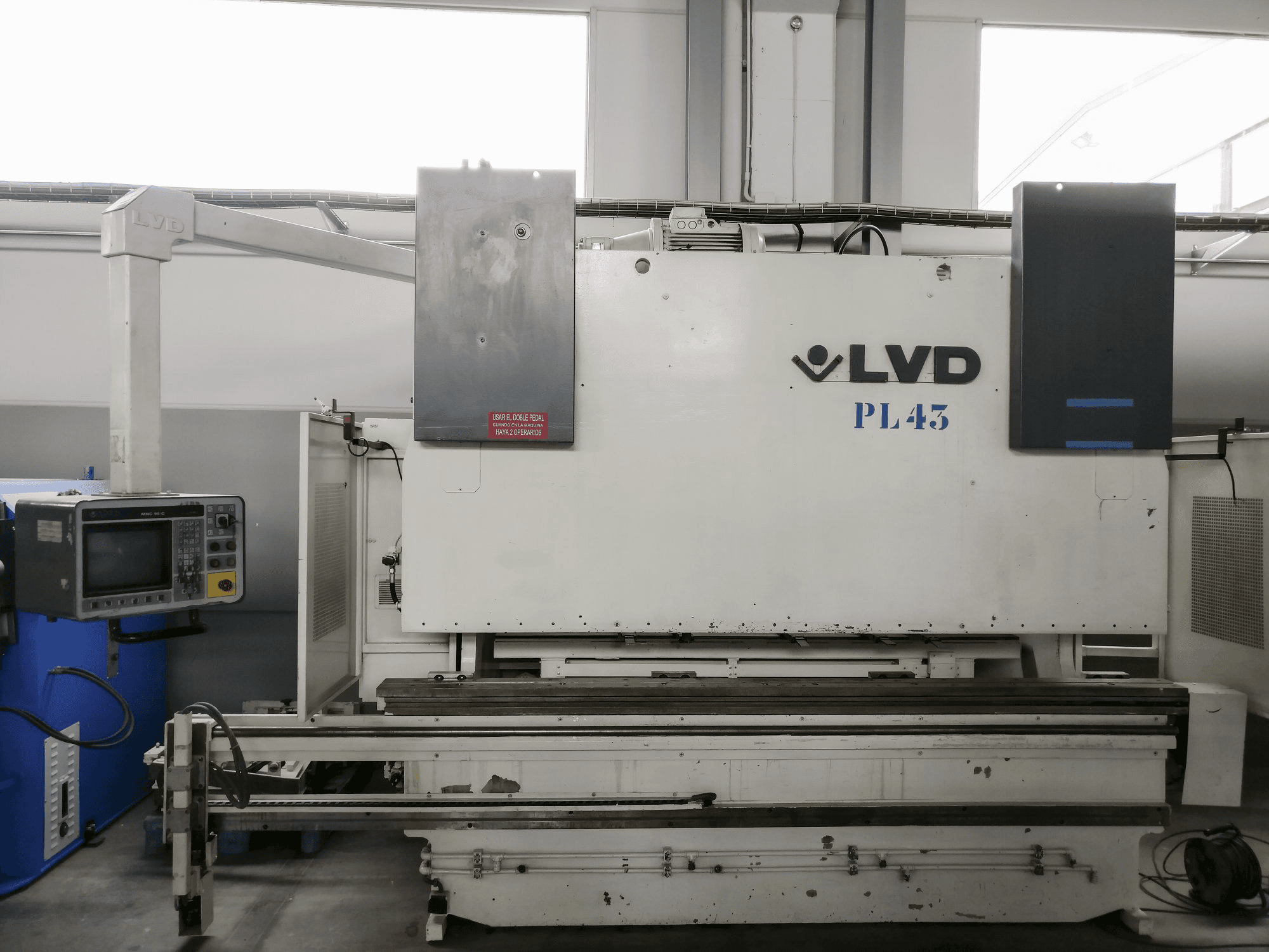 Koneen LVD etunäkymä PPEB 160-30 MNC 95