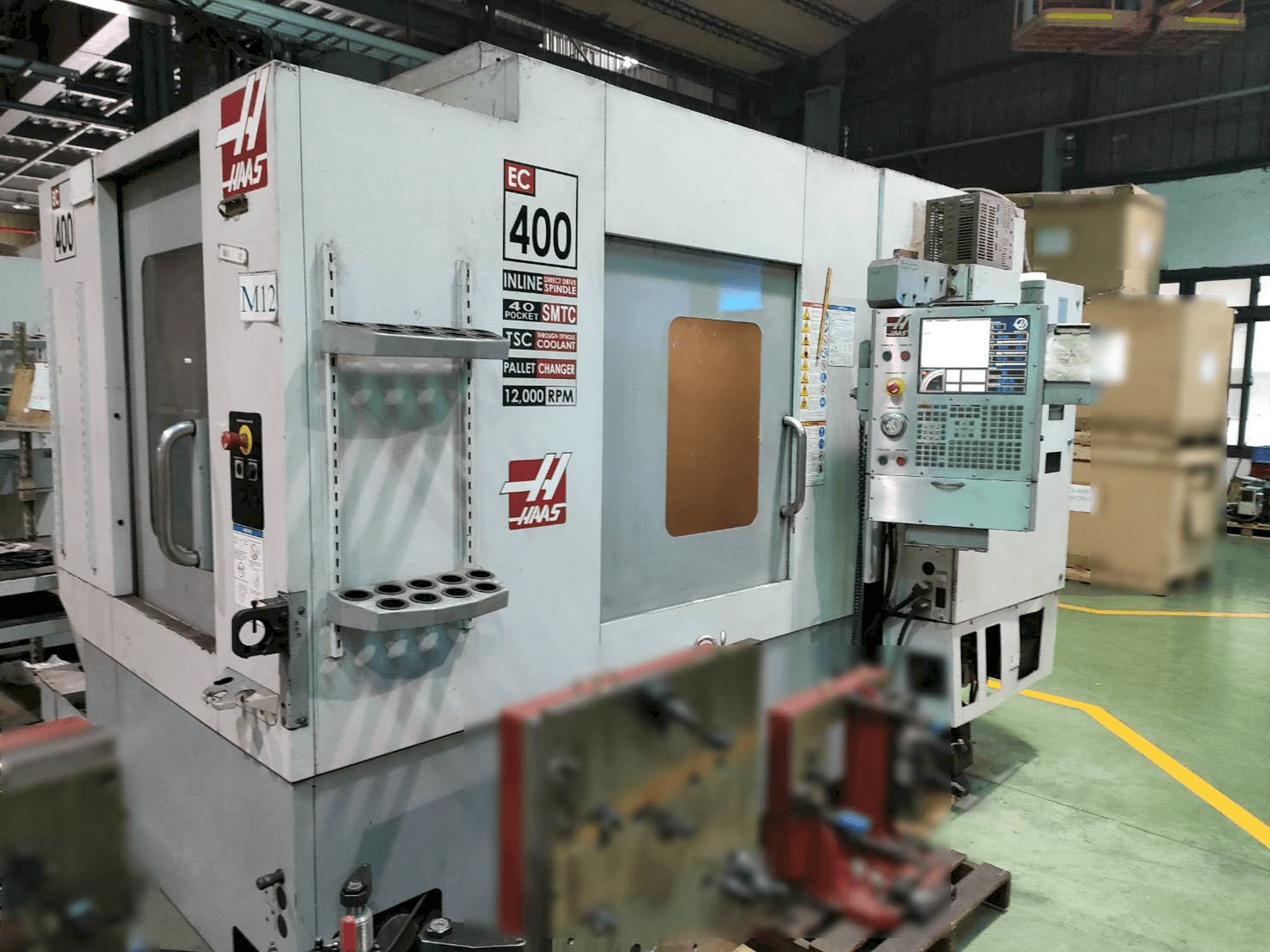 Koneen HAAS EC-400 etunäkymä