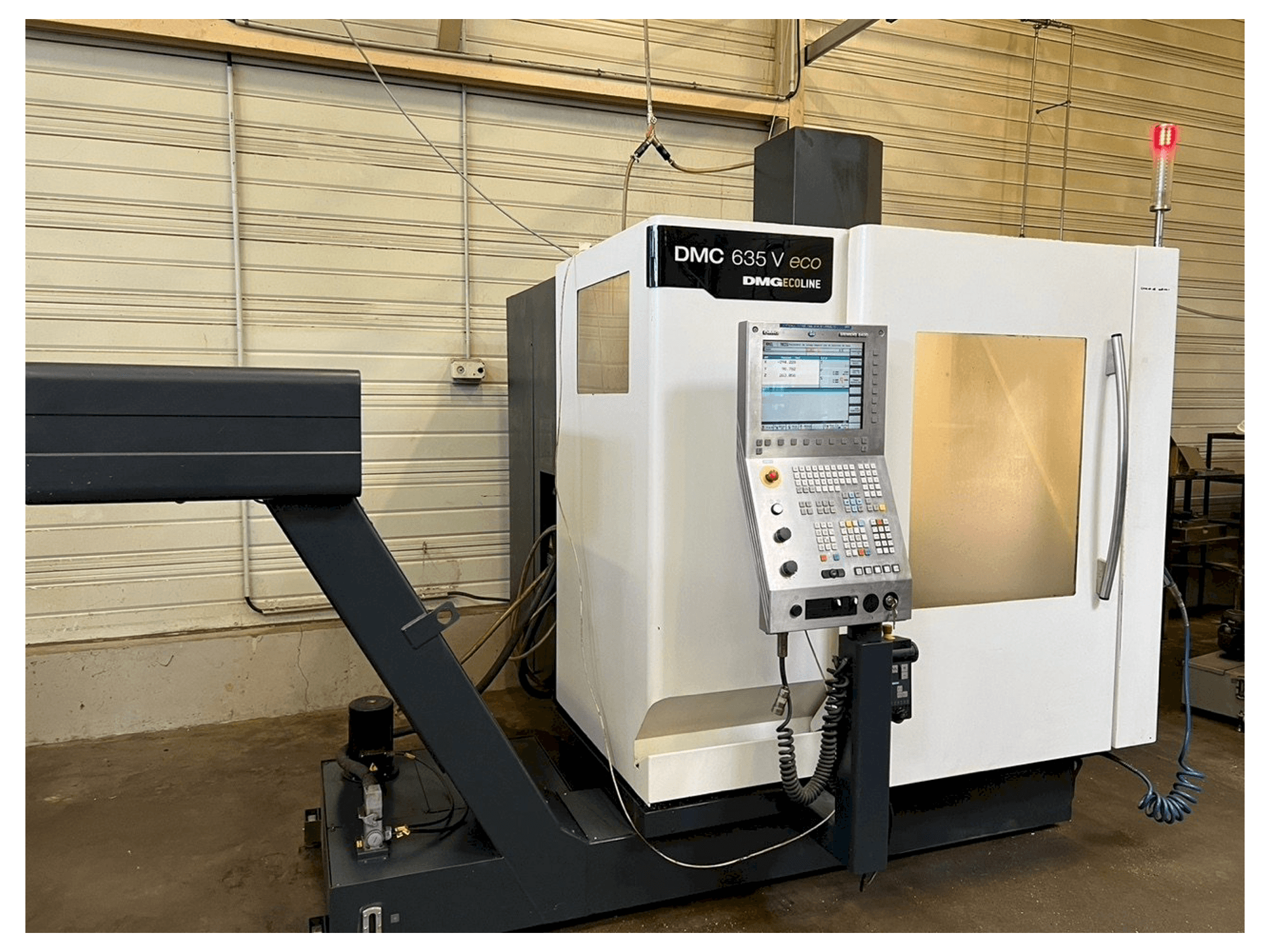 Koneen DMG DMC 635V ECOLINE etunäkymä