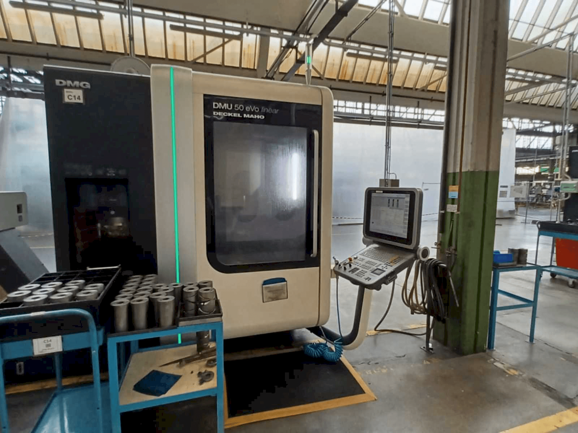 Koneen DMG DMU 50 evo linear etunäkymä