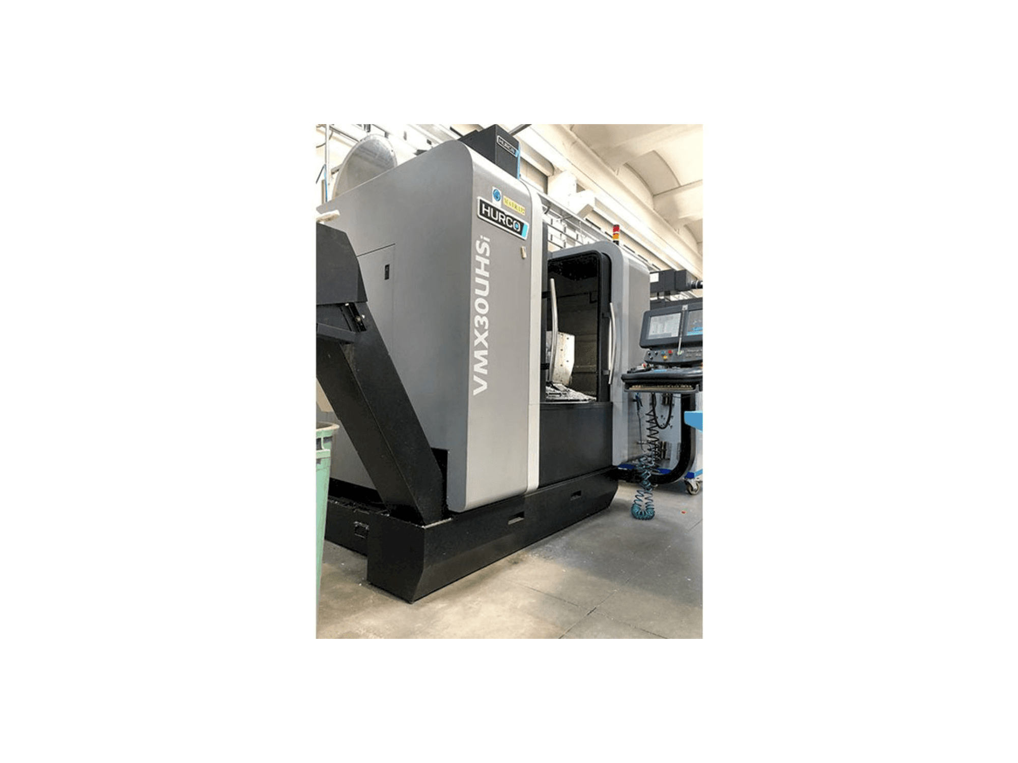 Koneen Hurco VMX30 UHSi etunäkymä