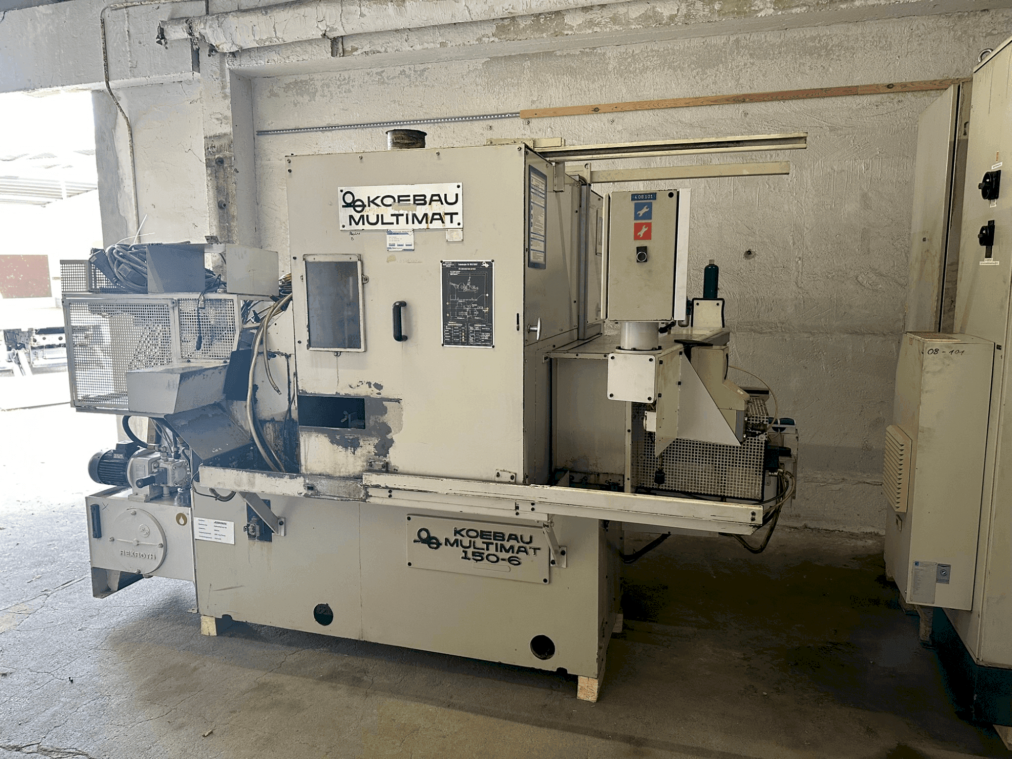 Koneen KOEBAU Multimat 150 etunäkymä