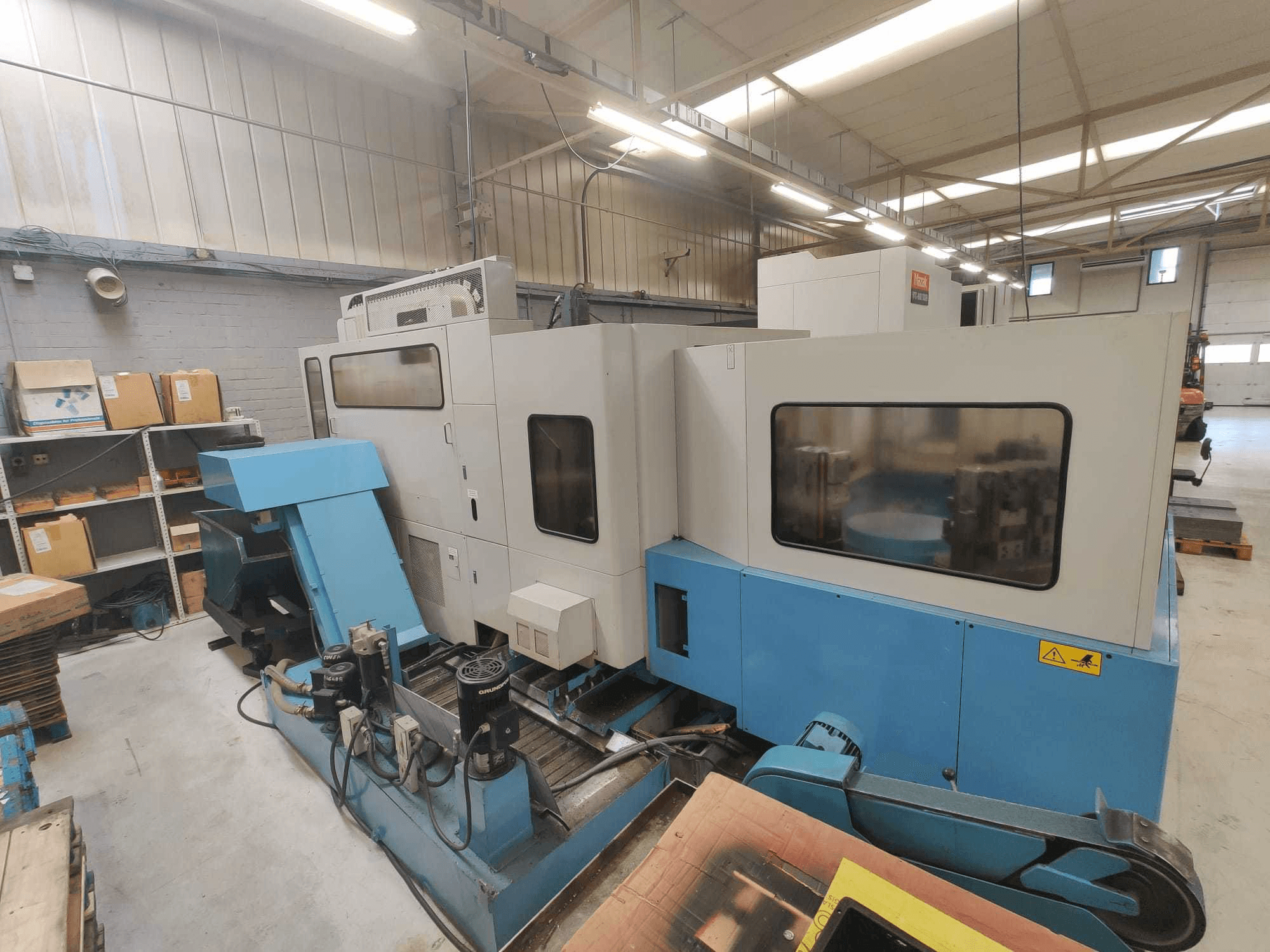 Koneen Mazak H400 etunäkymä
