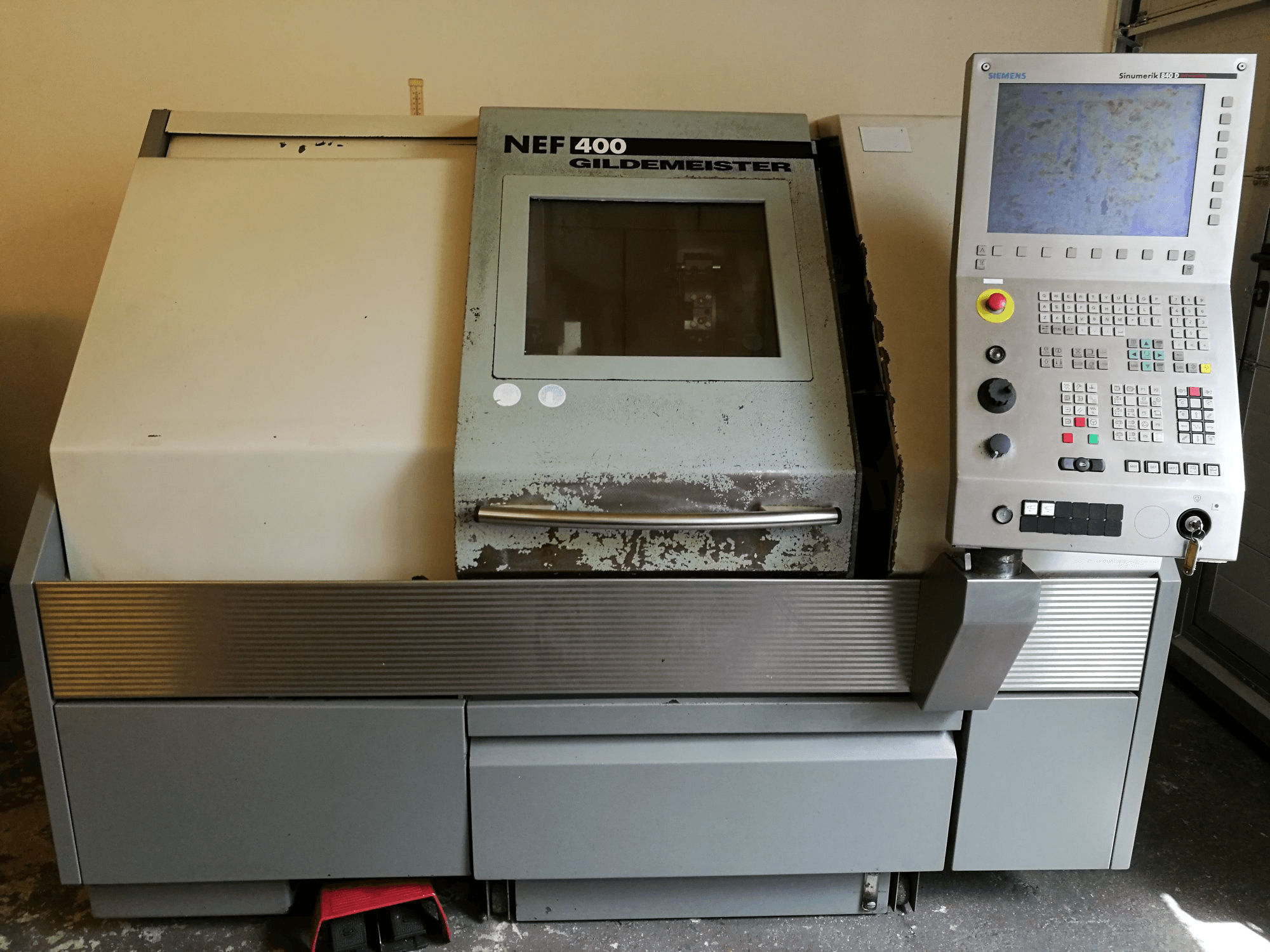 Koneen Gildemeister etunäkymä NEF 400