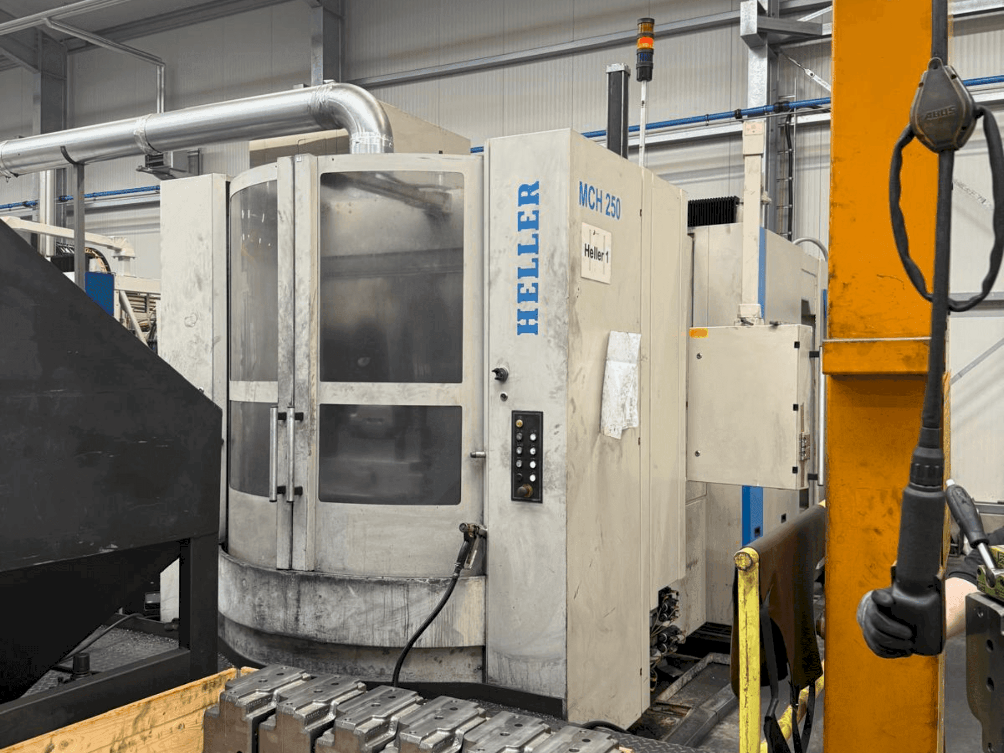 Koneen HELLER MCH 250 etunäkymä