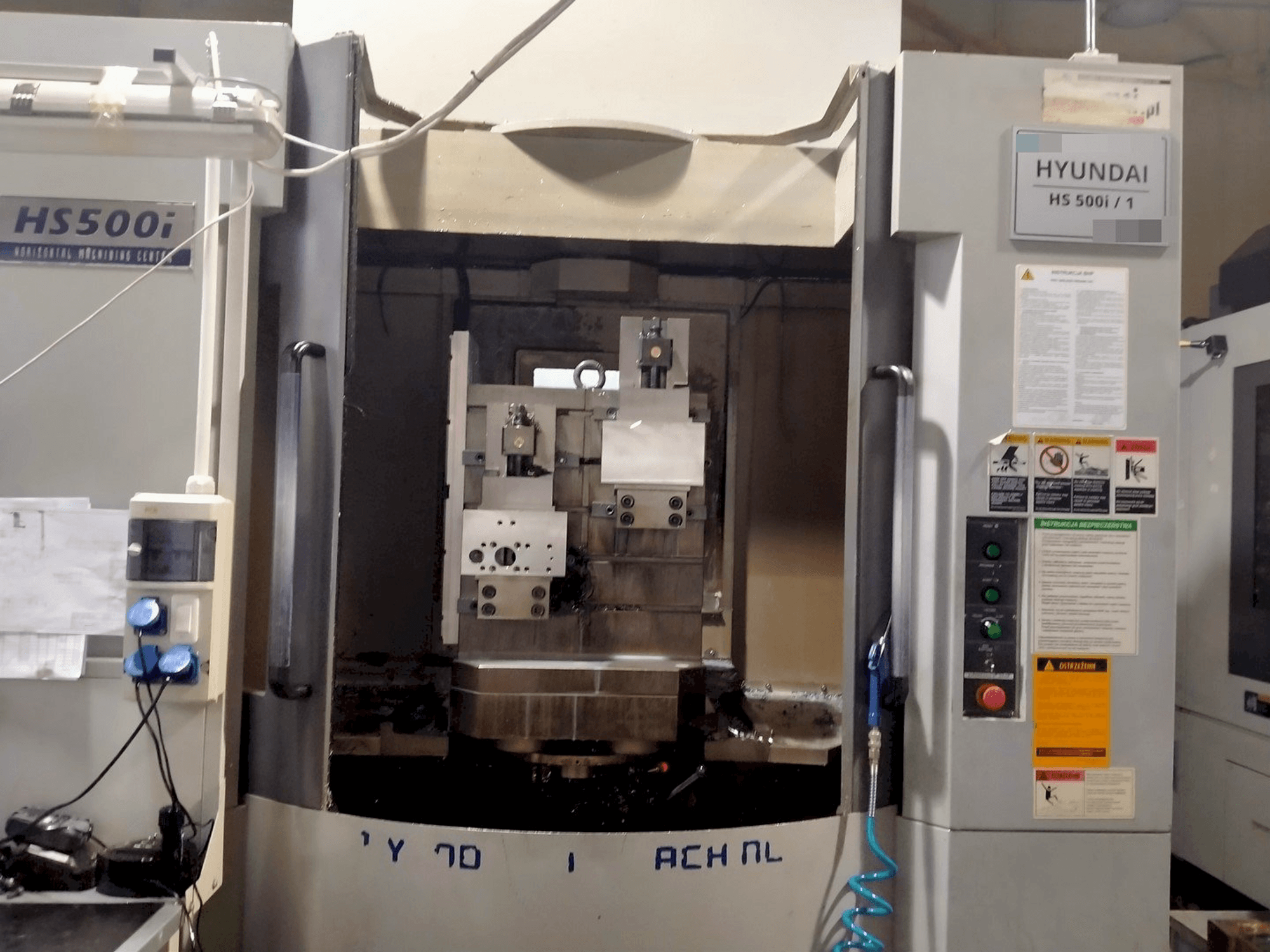 Koneen Hyundai Kia HS500i etunäkymä