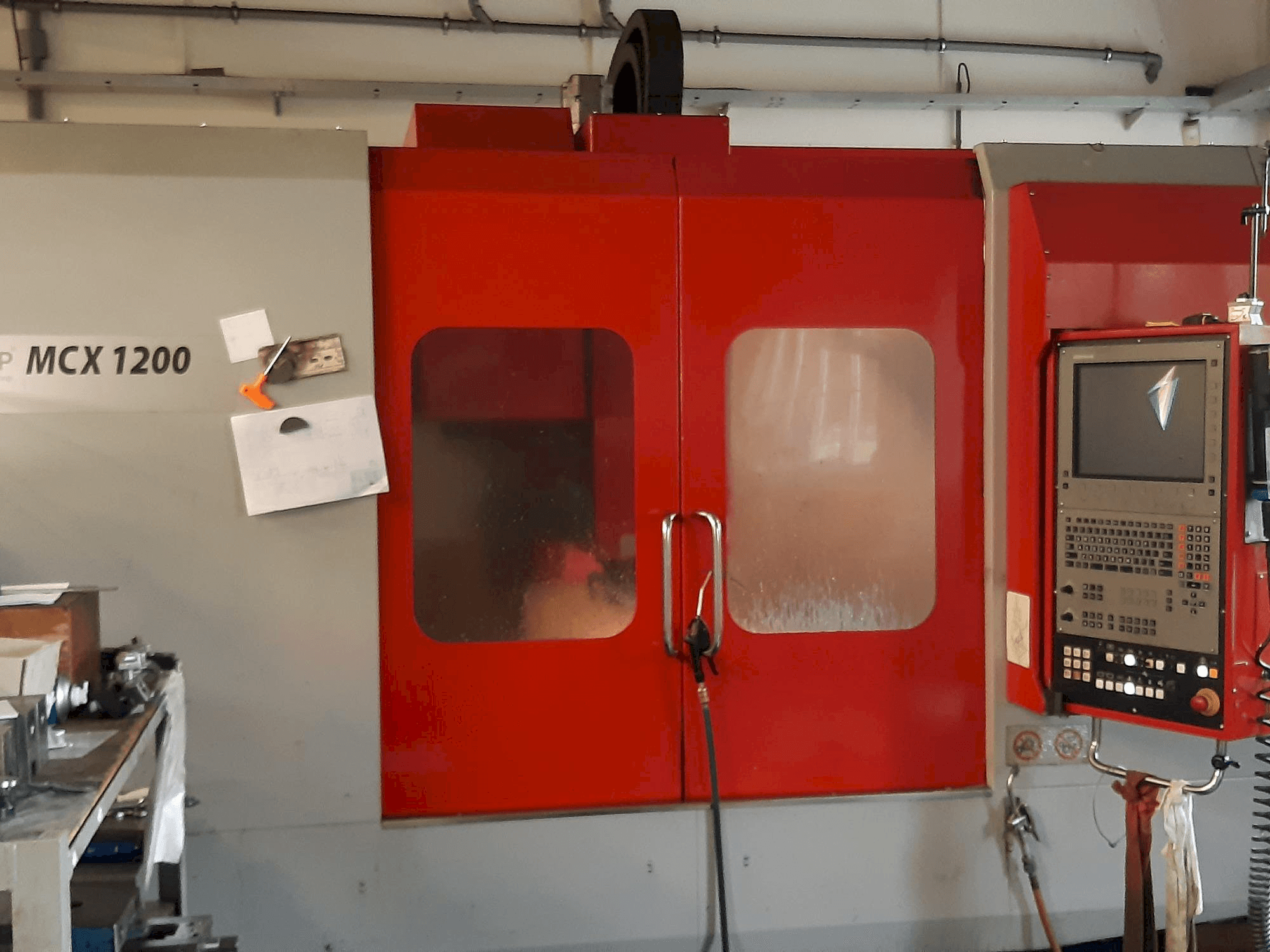 Koneen EMCO MCX 1200 etunäkymä