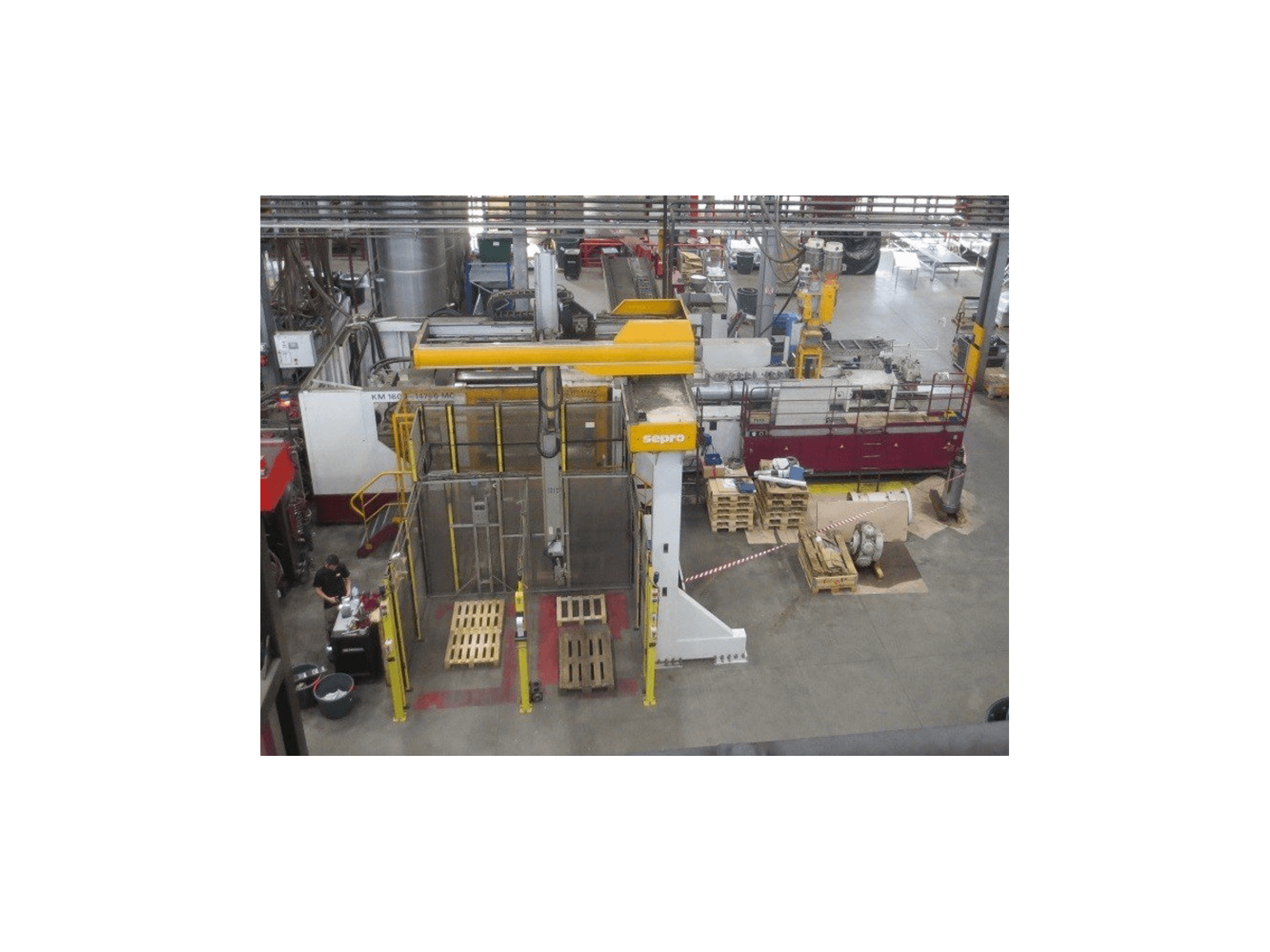 Koneen Krauss Maffei KM 1600 MC SP 14700 etunäkymä