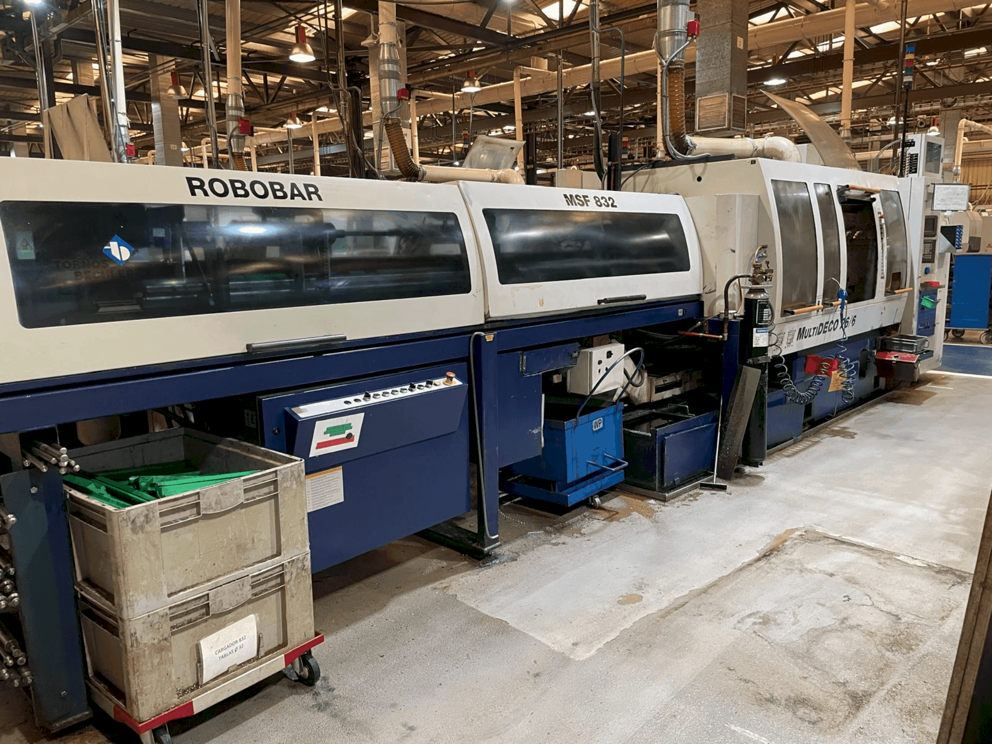 Koneen Tornos-Bechler MultiDeco 26-6 etunäkymä