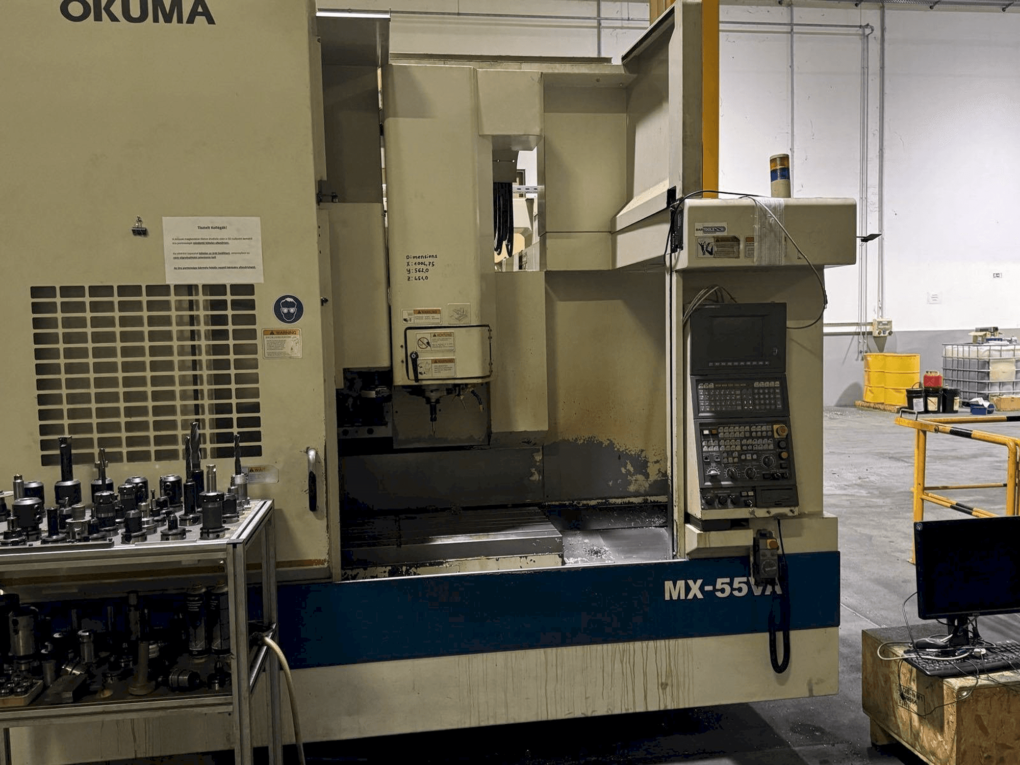 Koneen Okuma MX55-VA etunäkymä