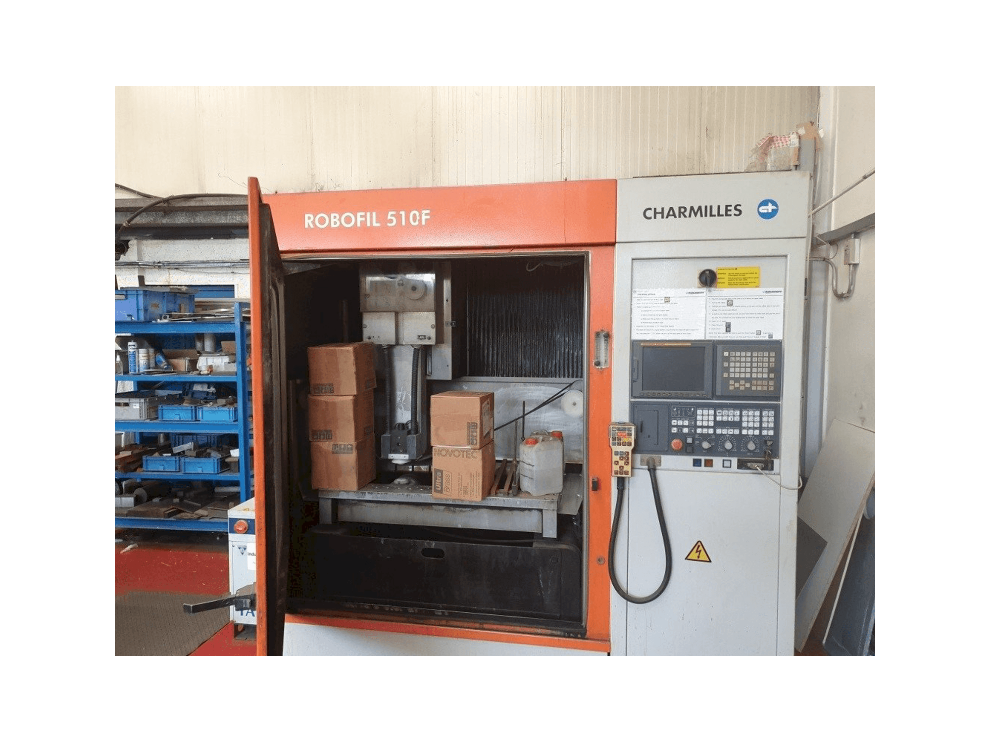 Koneen CHARMILLES Robofil 510F etunäkymä