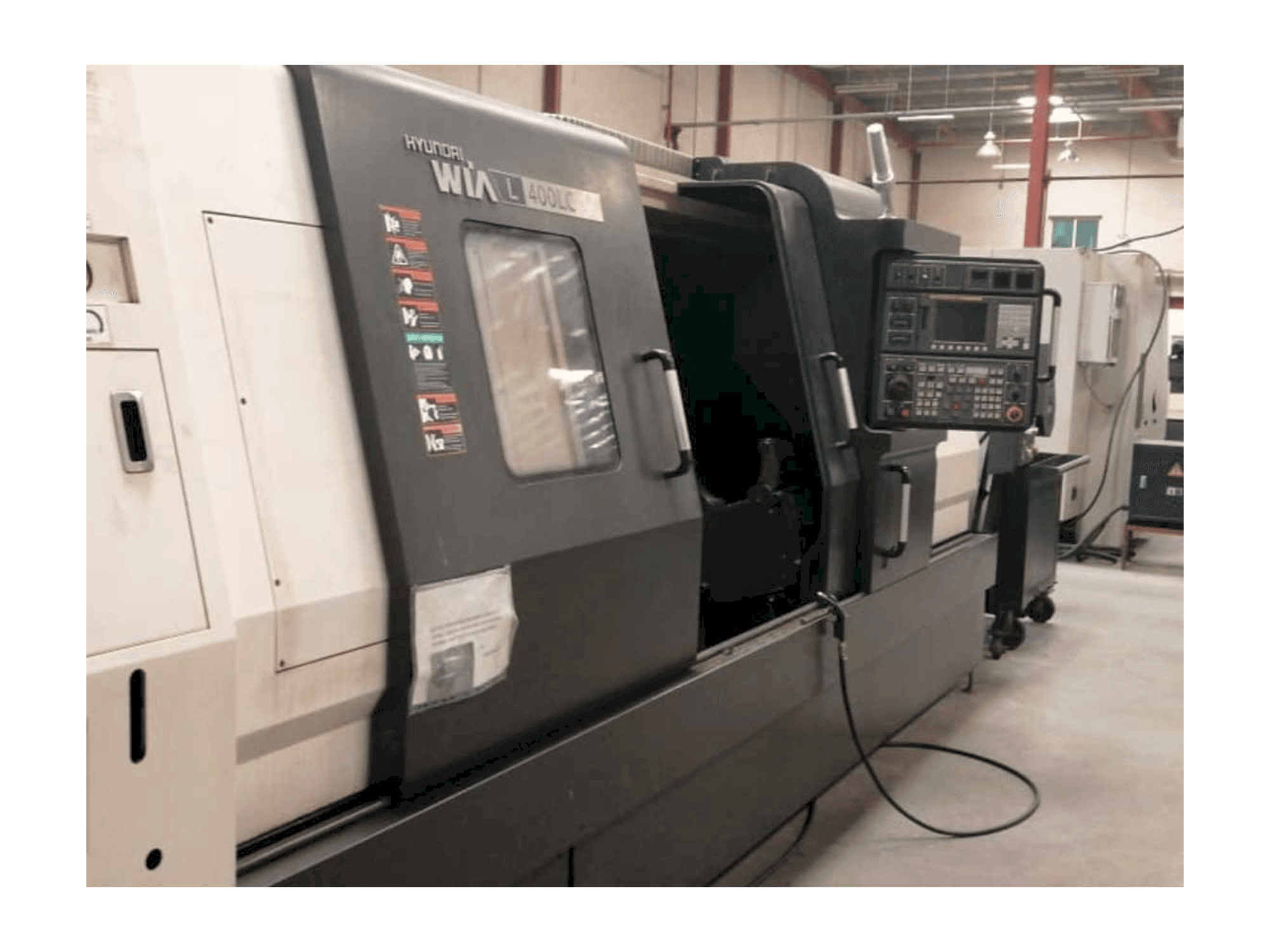 Koneen Hyundai Wia L400LC vasemman sivun näkymä