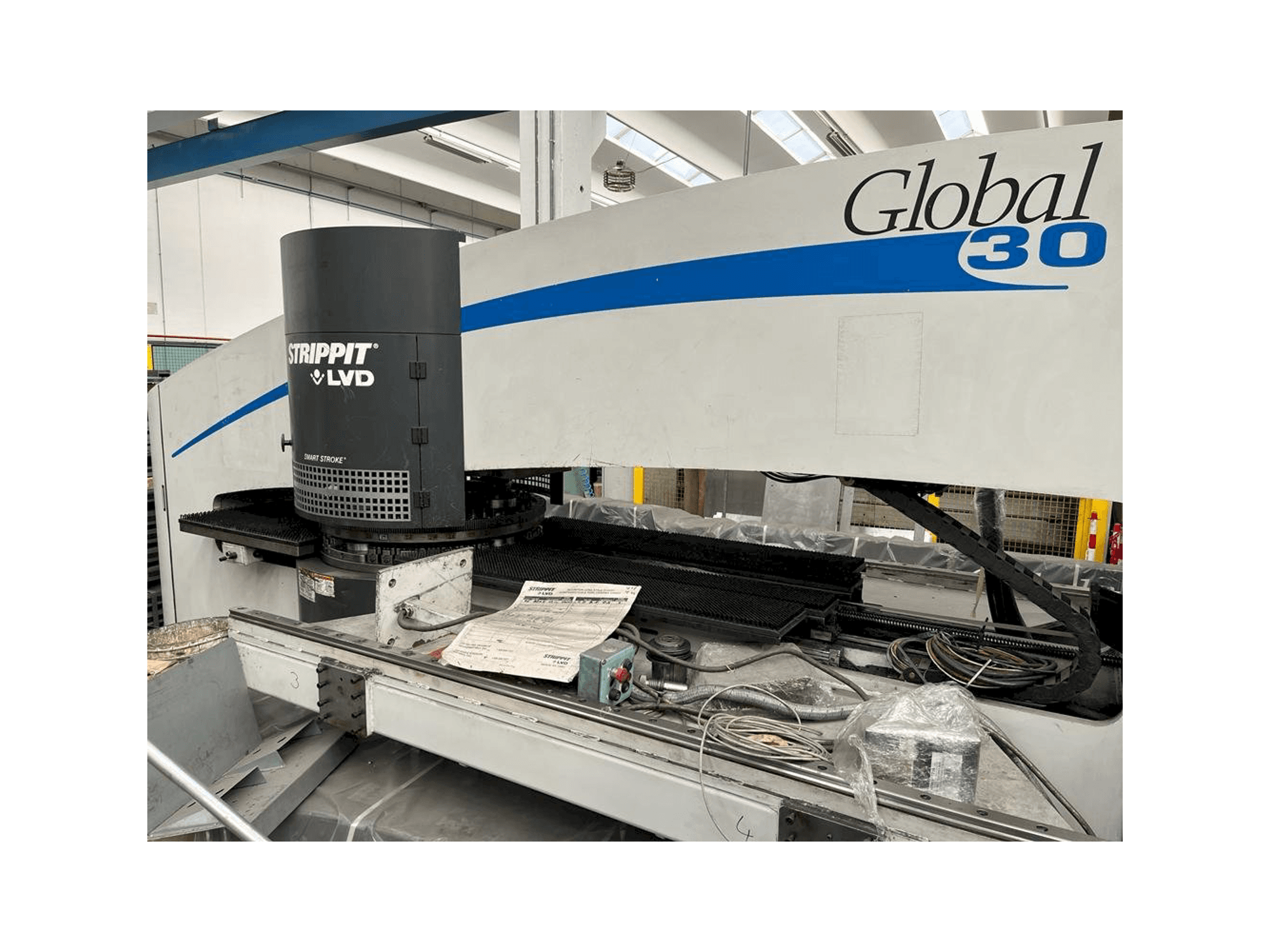 Koneen LVD Strippit Global 30 1525 etunäkymä