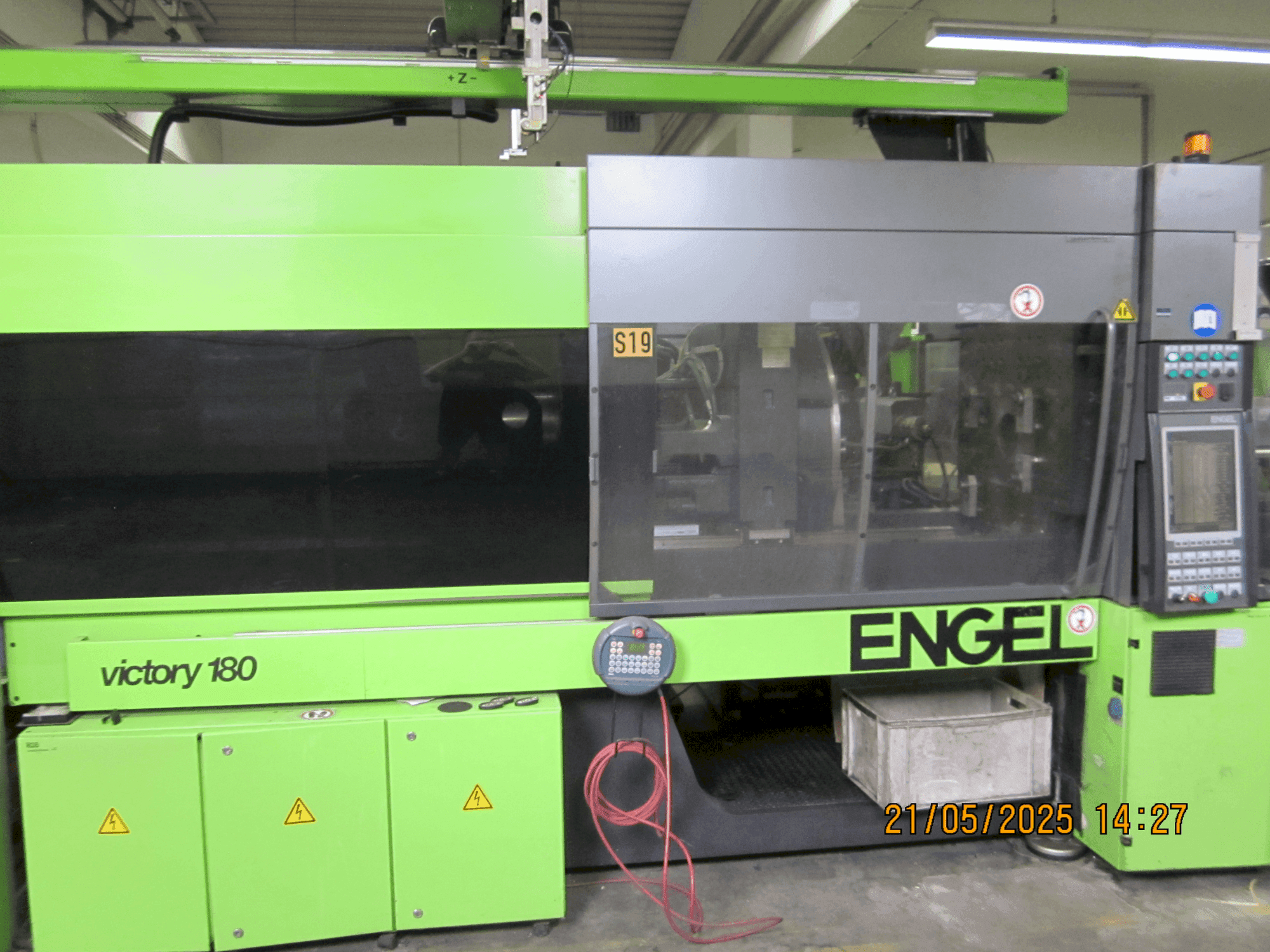 Koneen Engel VC 330H/200el/180 Combi etunäkymä