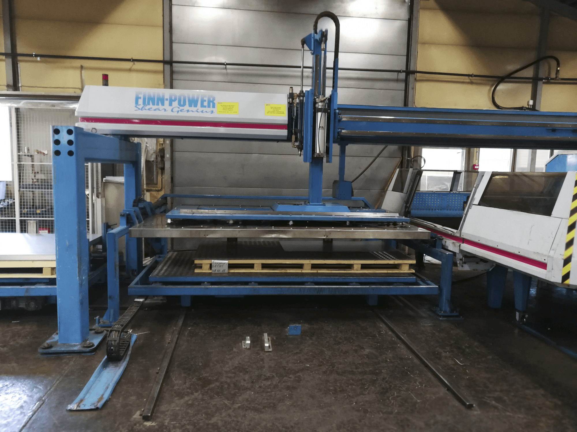 Koneen 1 Finn-Power etunäkymä TRS 6 SBU