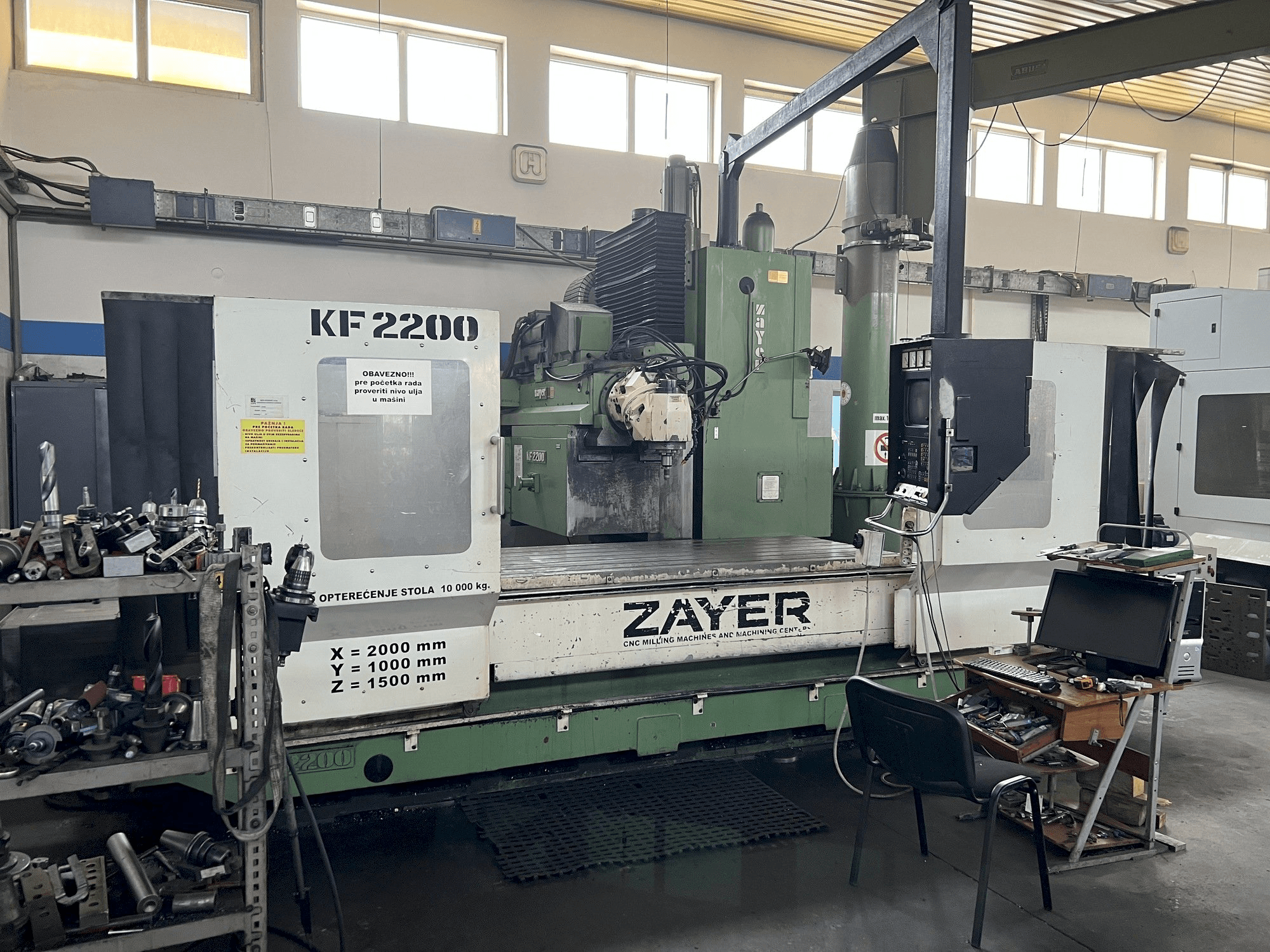 Koneen Zayer KF 2200 etunäkymä