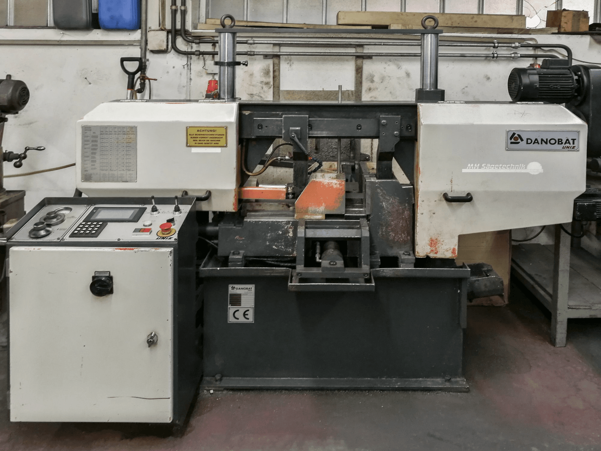 Koneen DANOBAT etunäkymäCR-260A