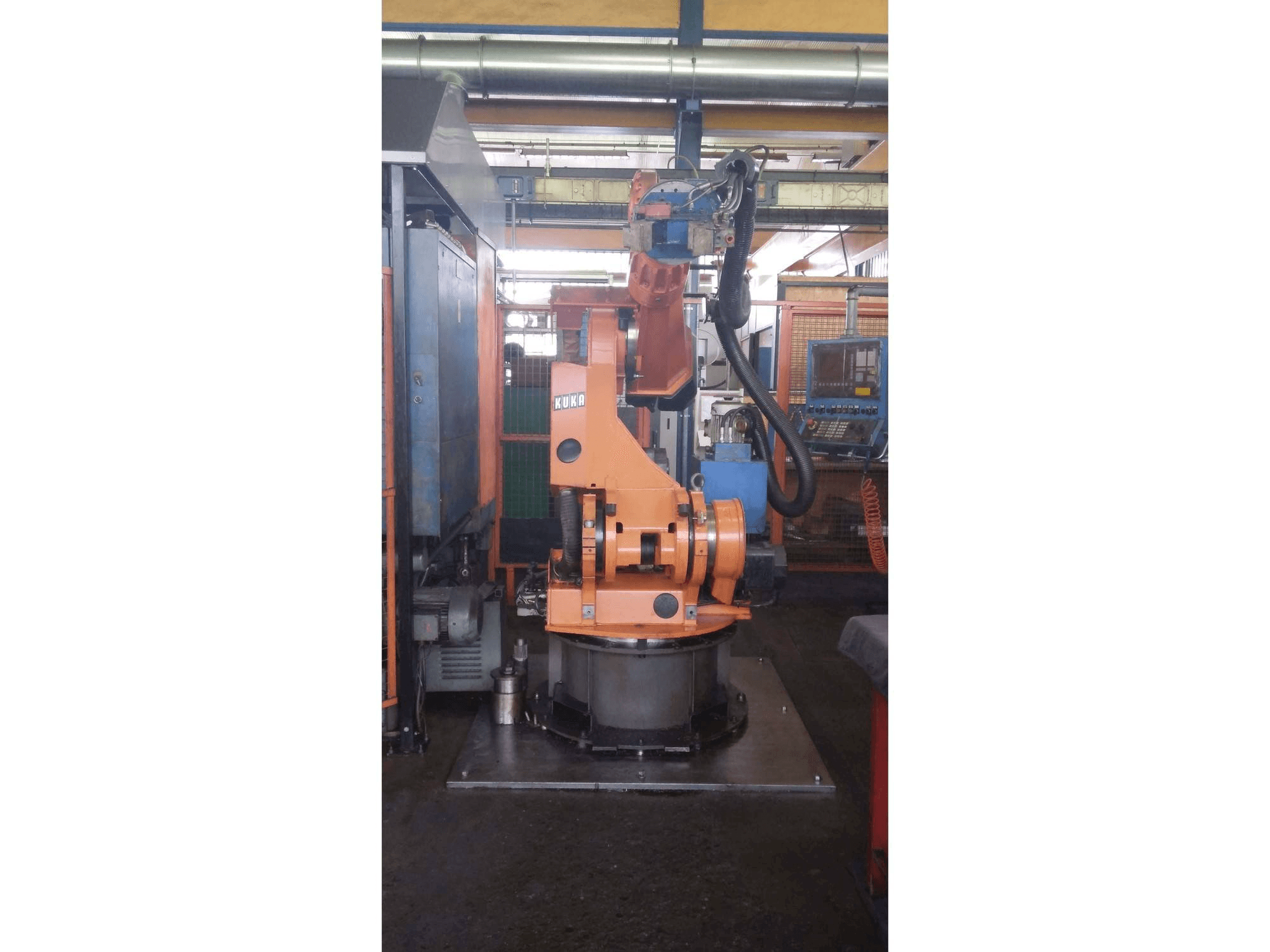 Koneen KUKA IR 760/120.0 etunäkymä