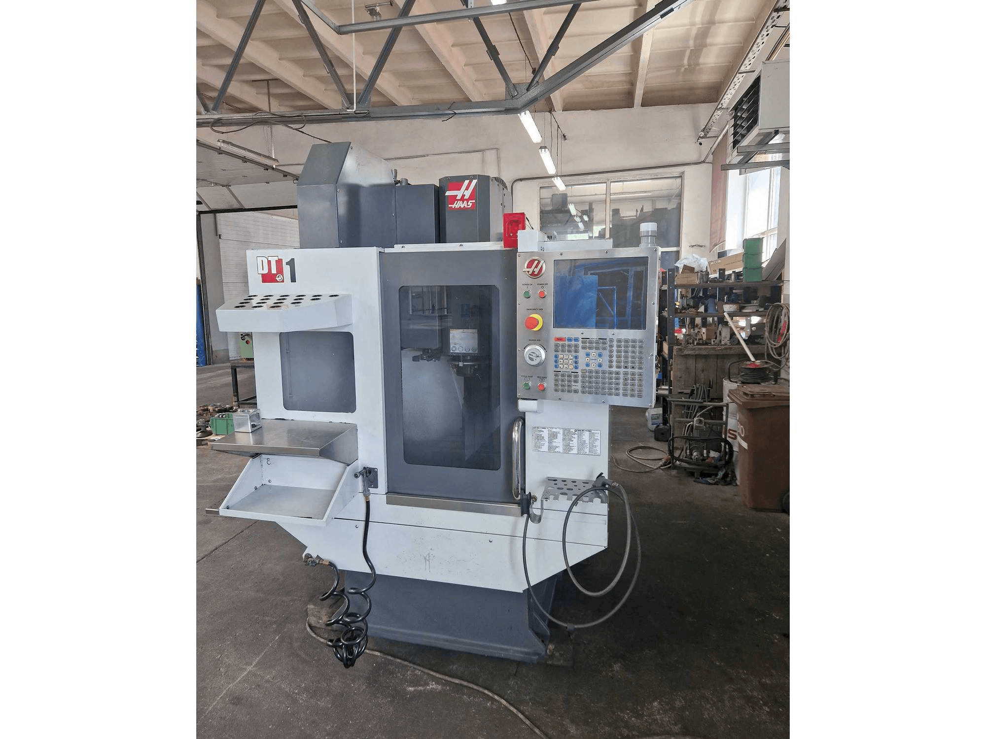 Koneen HAAS DT-1 etunäkymä