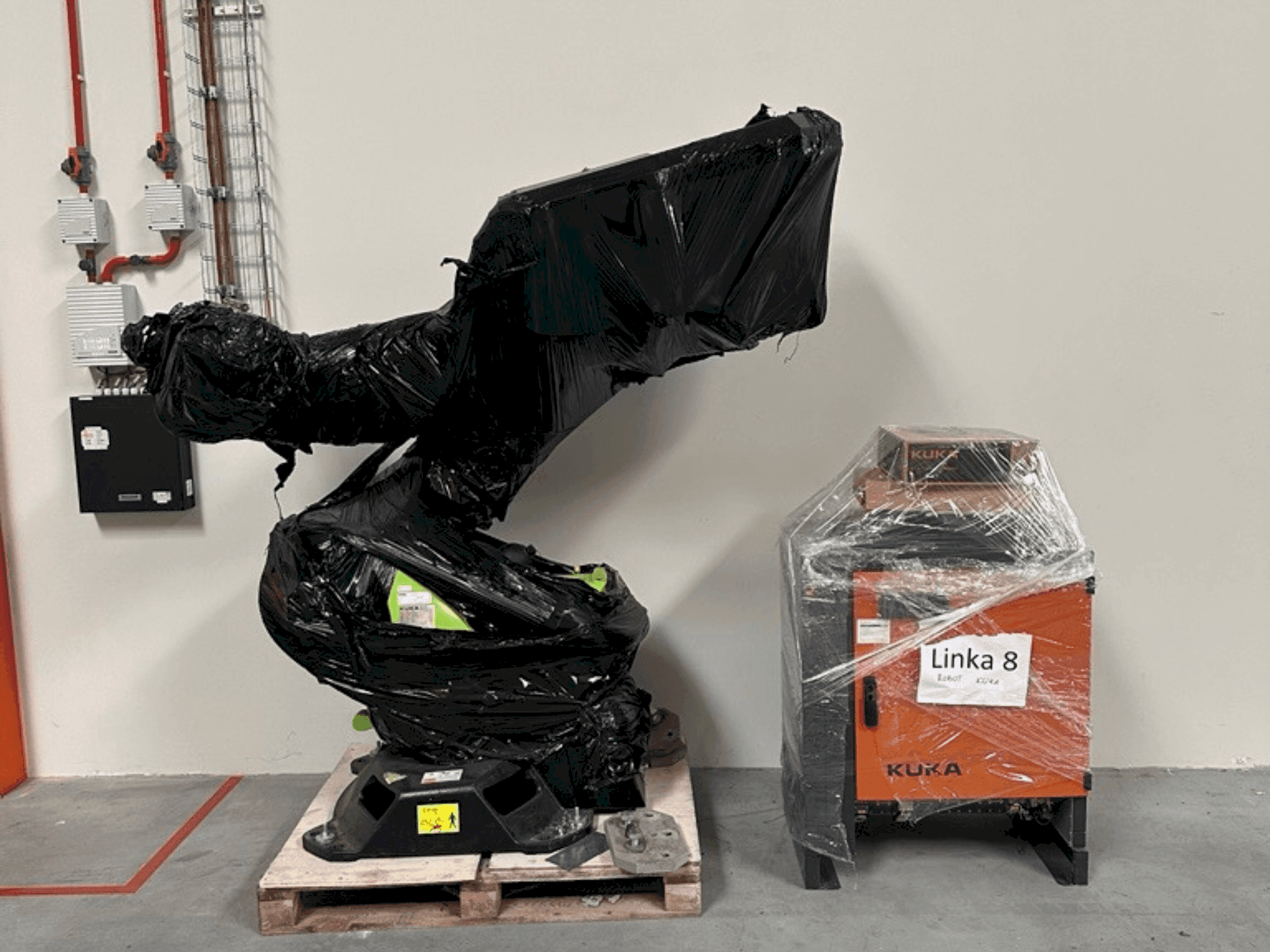 Koneen KUKA KR-90 R3100 etunäkymä