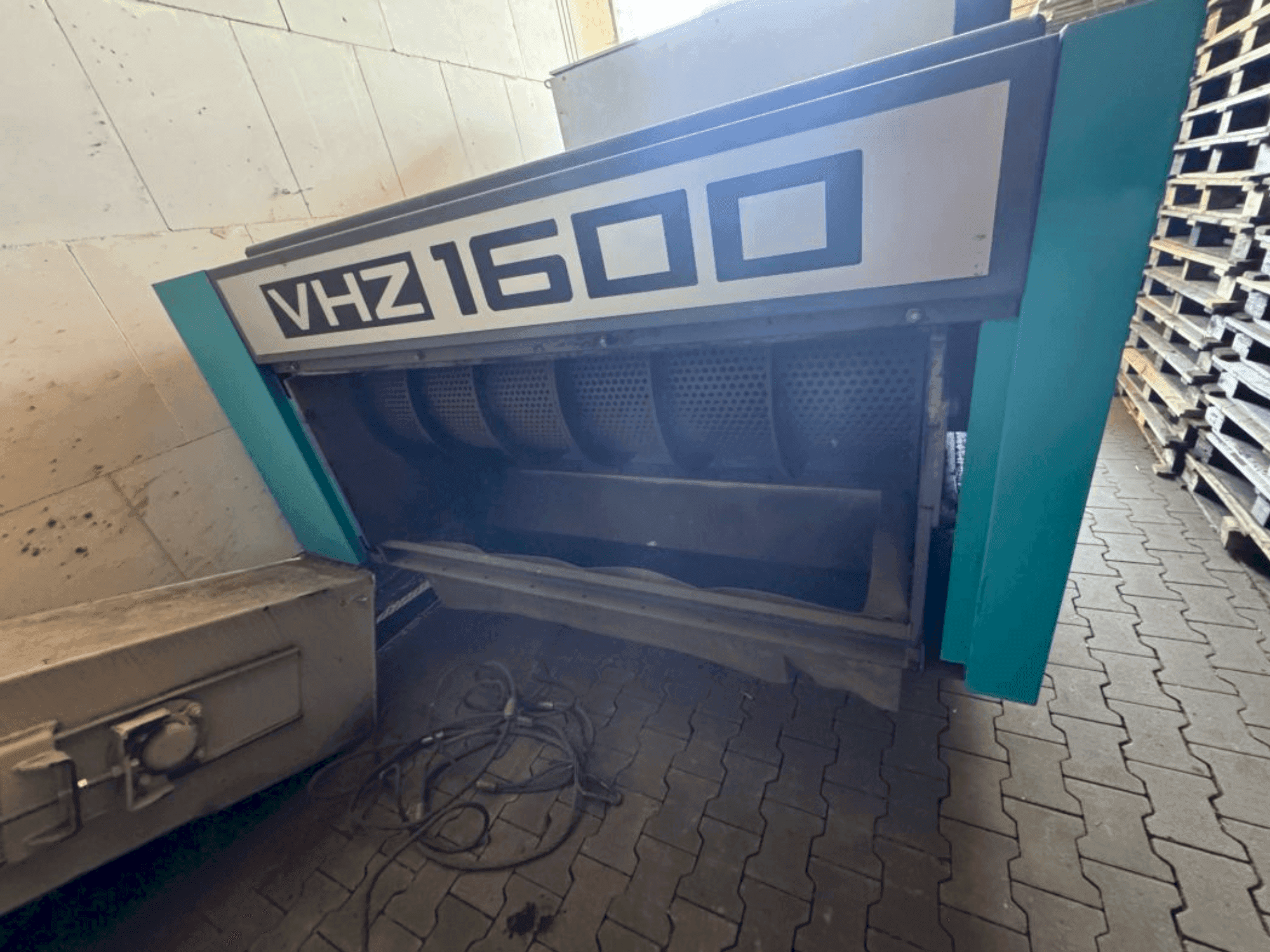 Koneen VECOPLAN VHZ 1600 etunäkymä