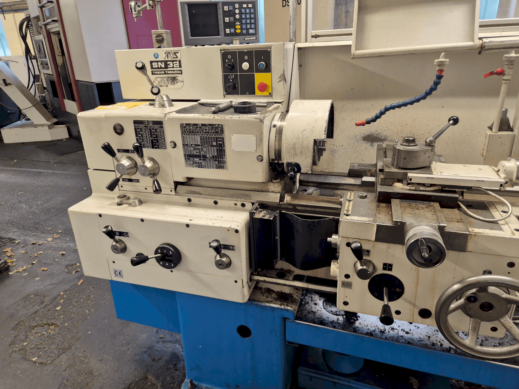 Koneen TRENS SN 32 etunäkymä