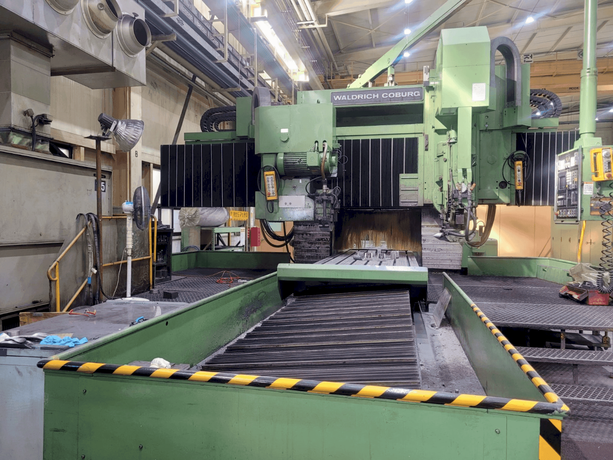 Koneen WALDRICH COBURG 30-15 S 2525 etunäkymä