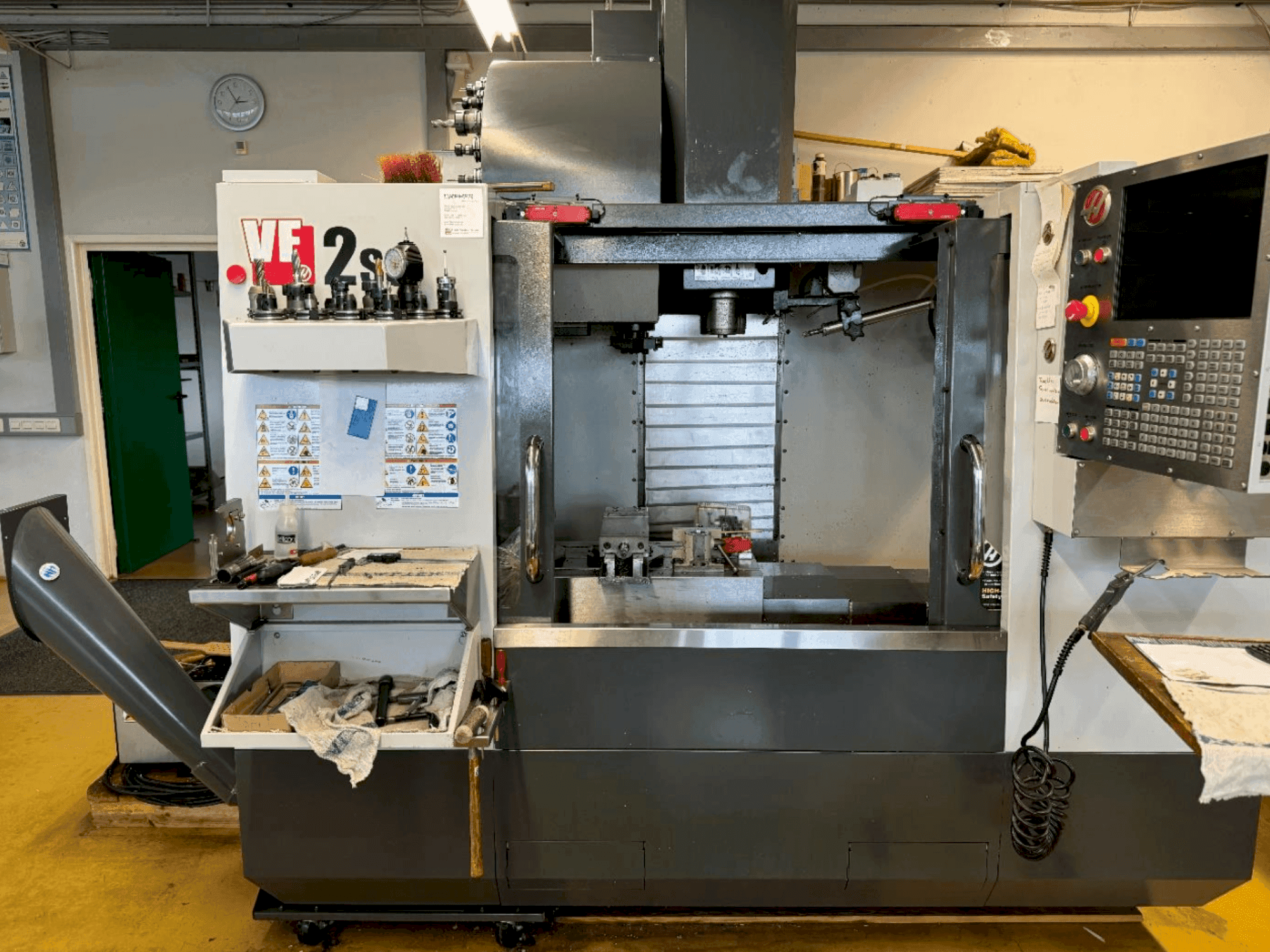 Koneen HAAS VF-2SS etunäkymä