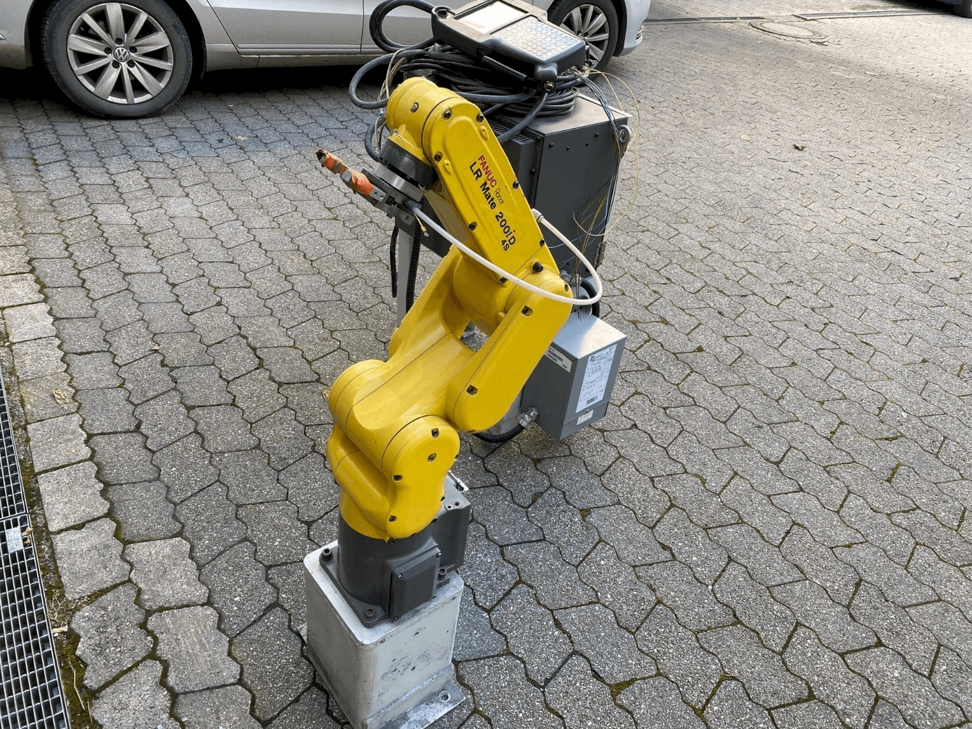 Koneen FANUC LR Mate 200iD/4S etunäkymä
