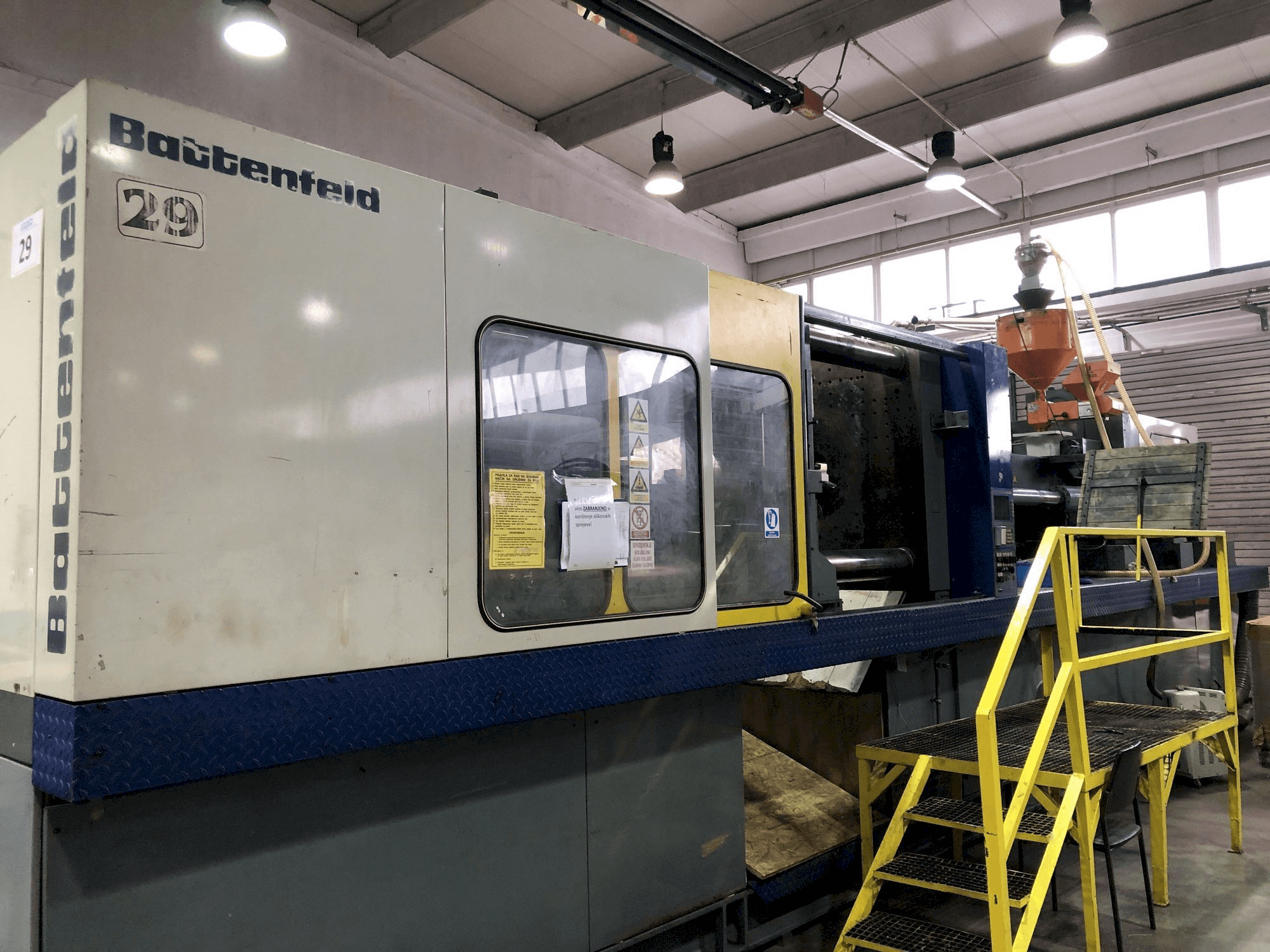 Koneen Battenfeld BA-T 6500/6300 etunäkymä