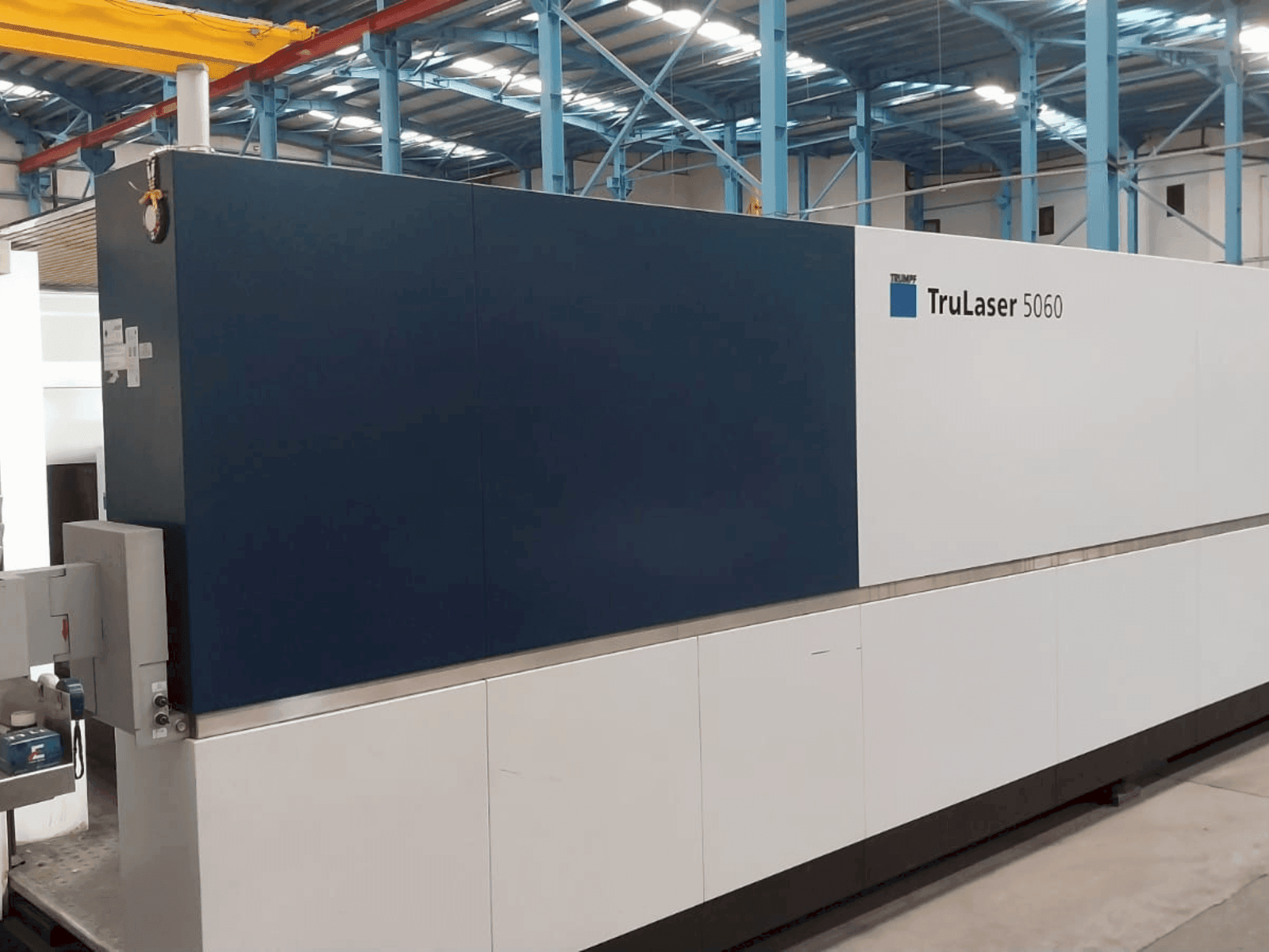 Koneen TRUMPF TruLaser 5060 Fiber 10 kW etunäkymä