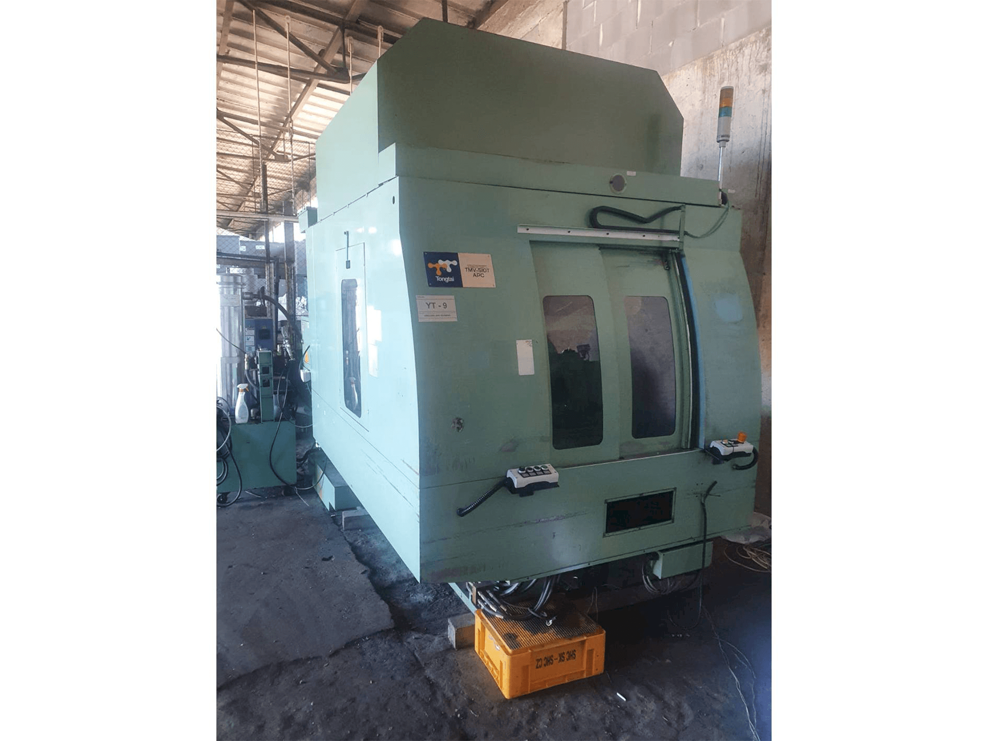 Koneen Tongtai TMV 510/APC etunäkymä