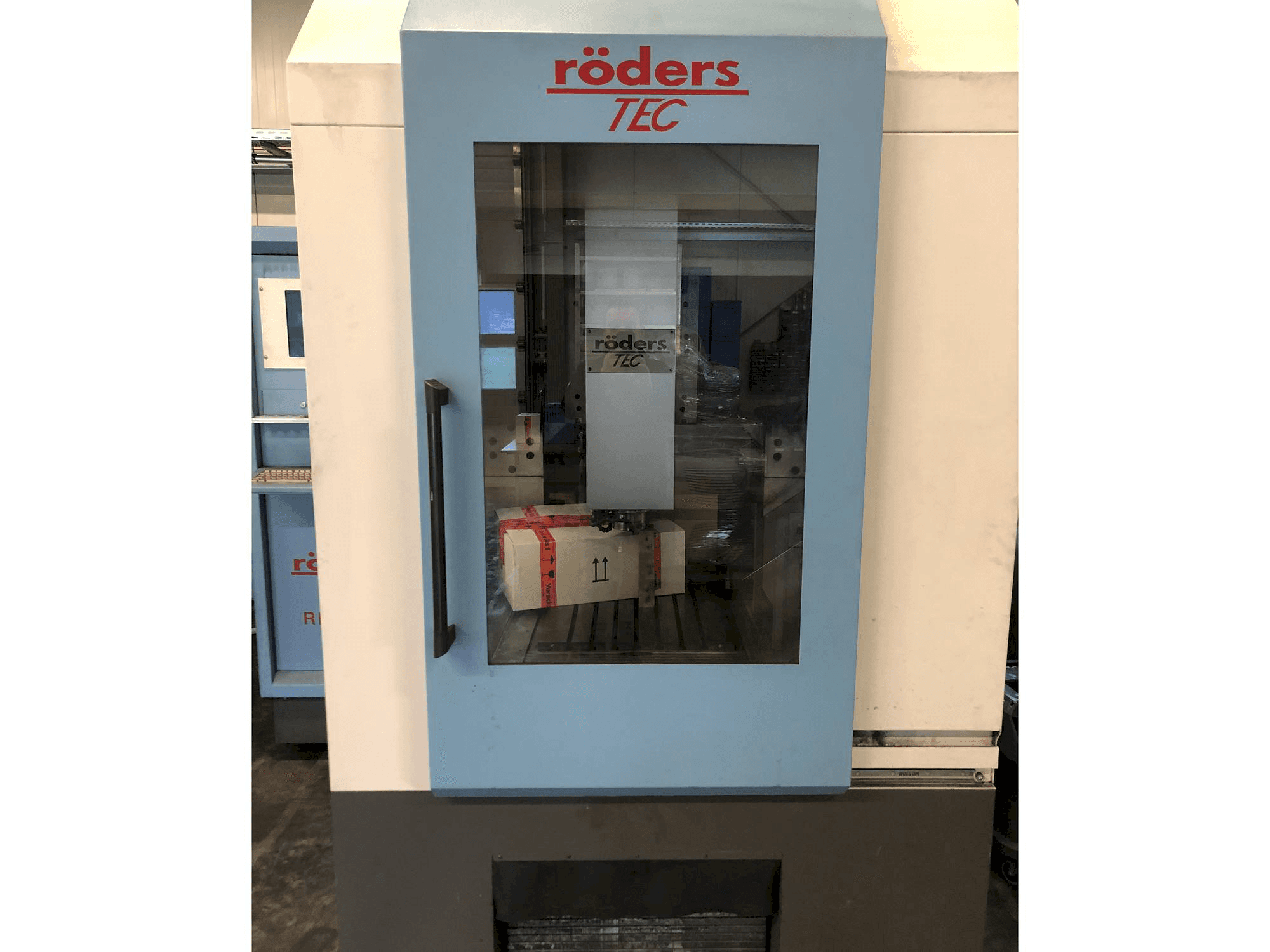 Koneen RÖDERS 600 RFM-2 etunäkymä