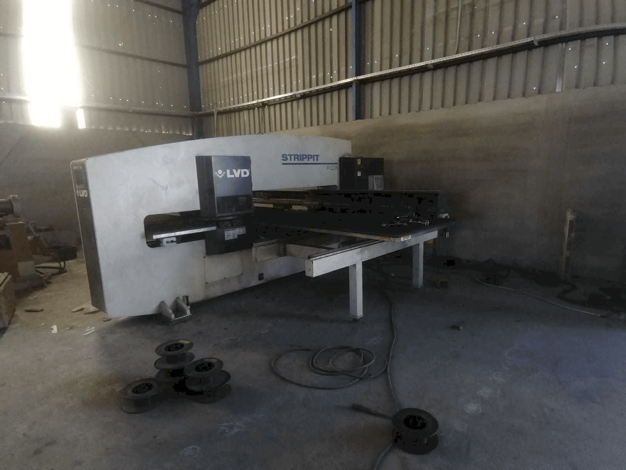 Koneen LVD P-1225 etunäkymä